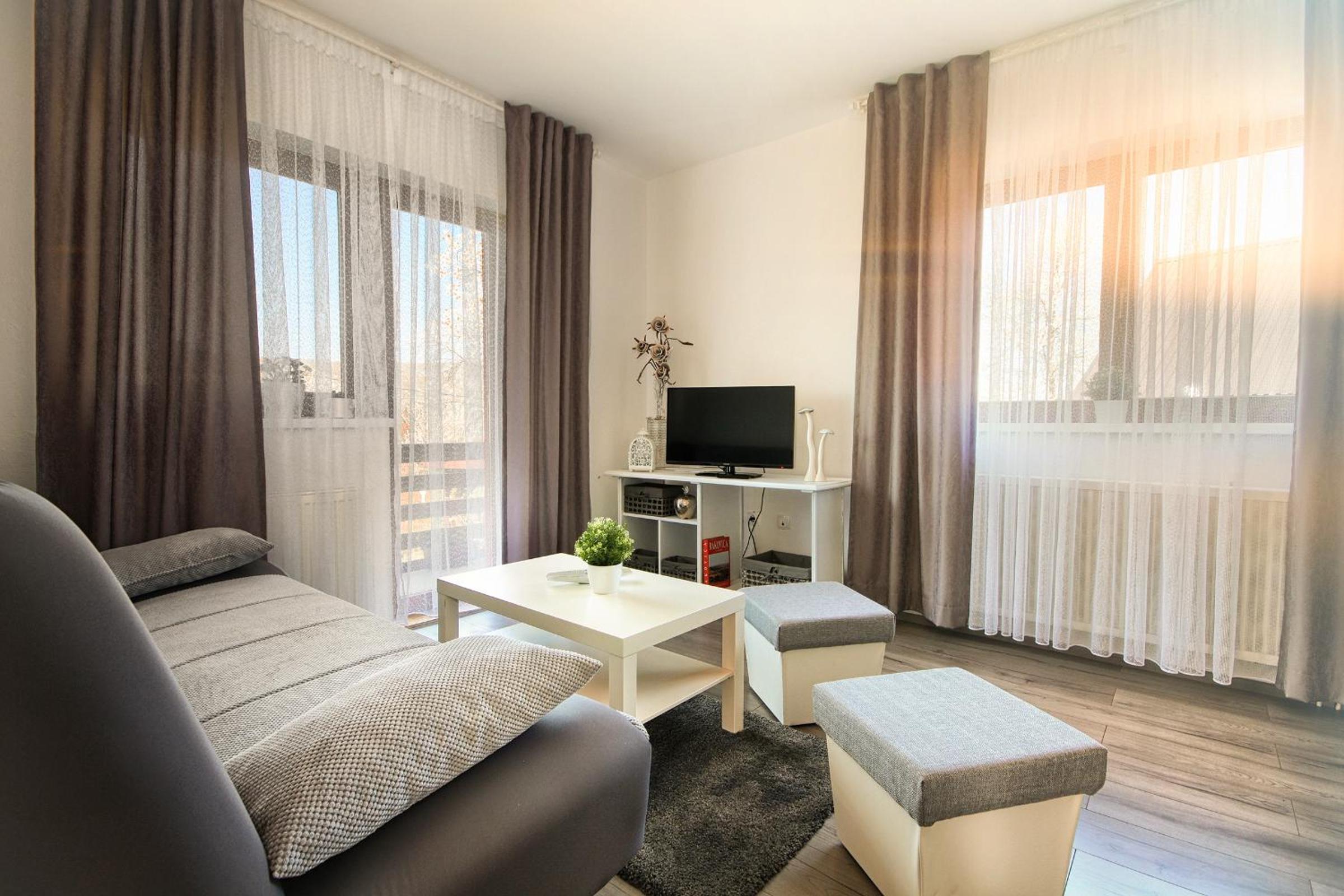 Apartment with Balcony - Photo 6