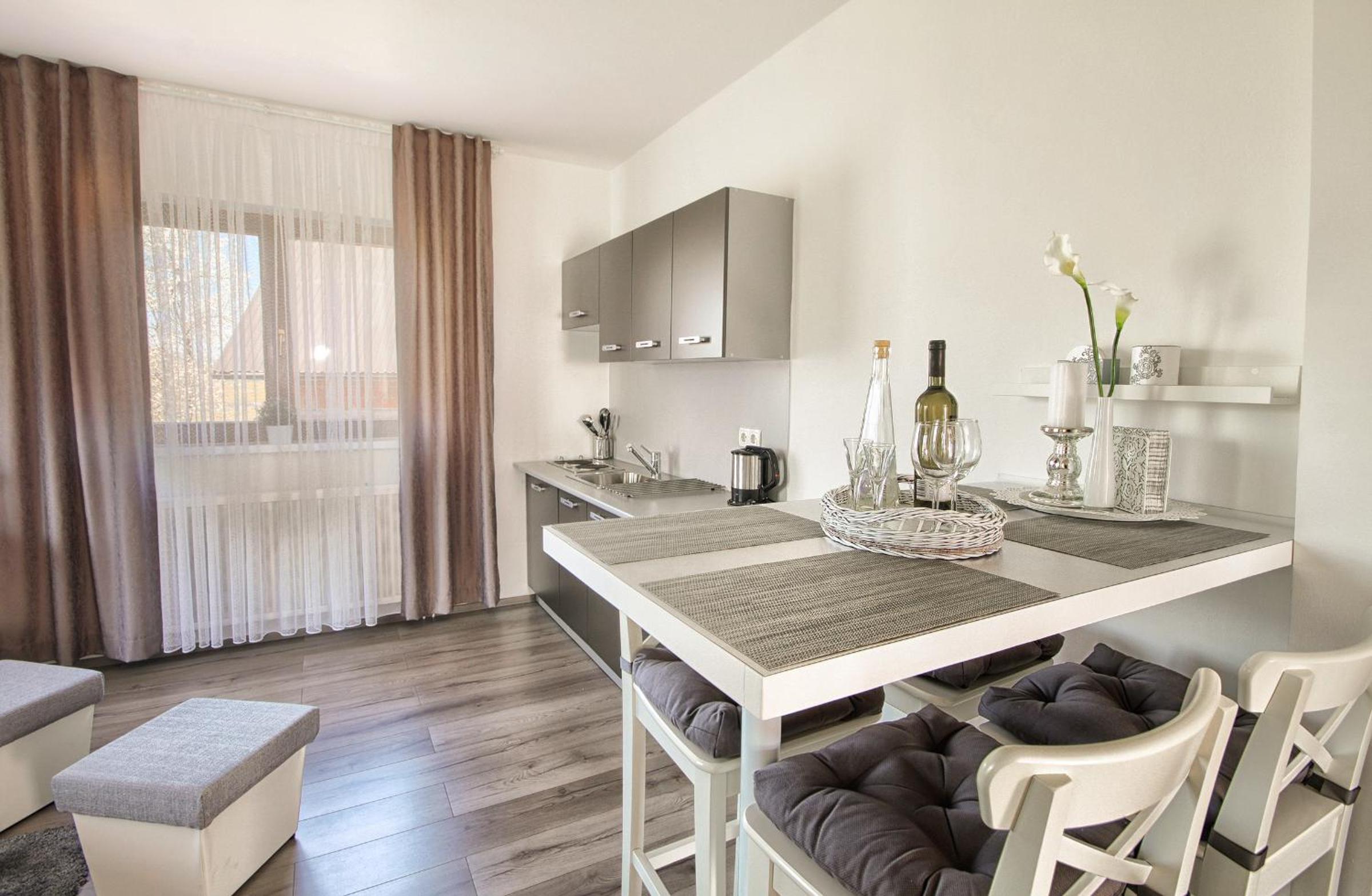 Apartment with Balcony - Photo 9