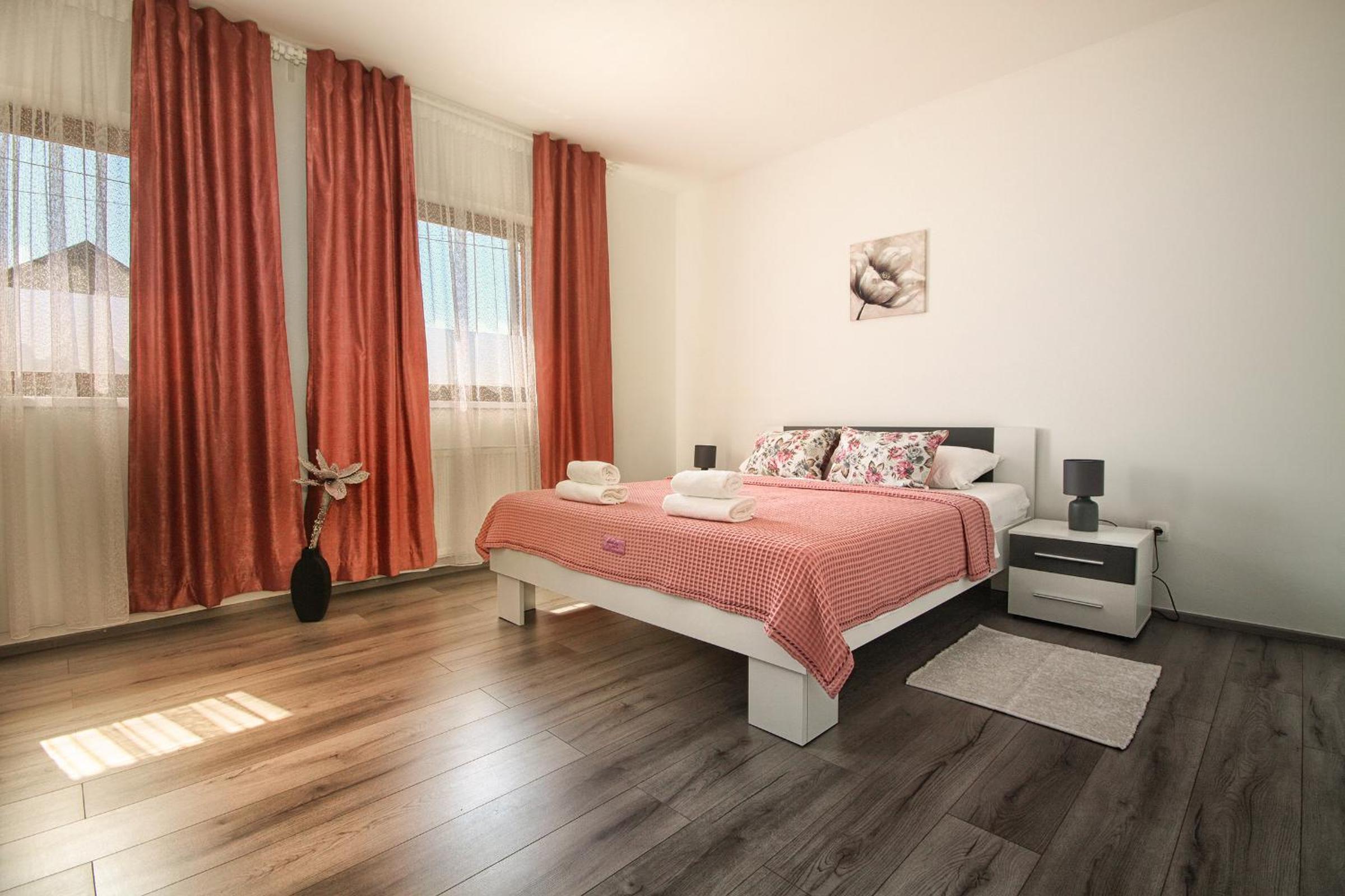 Apartment with Balcony - Photo 10