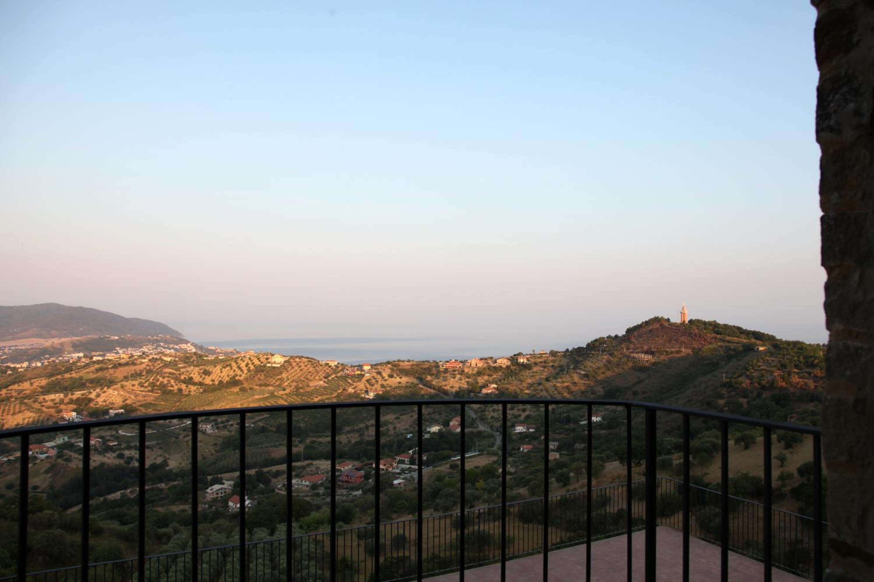 Superior Suite with Sea View - Photo 10