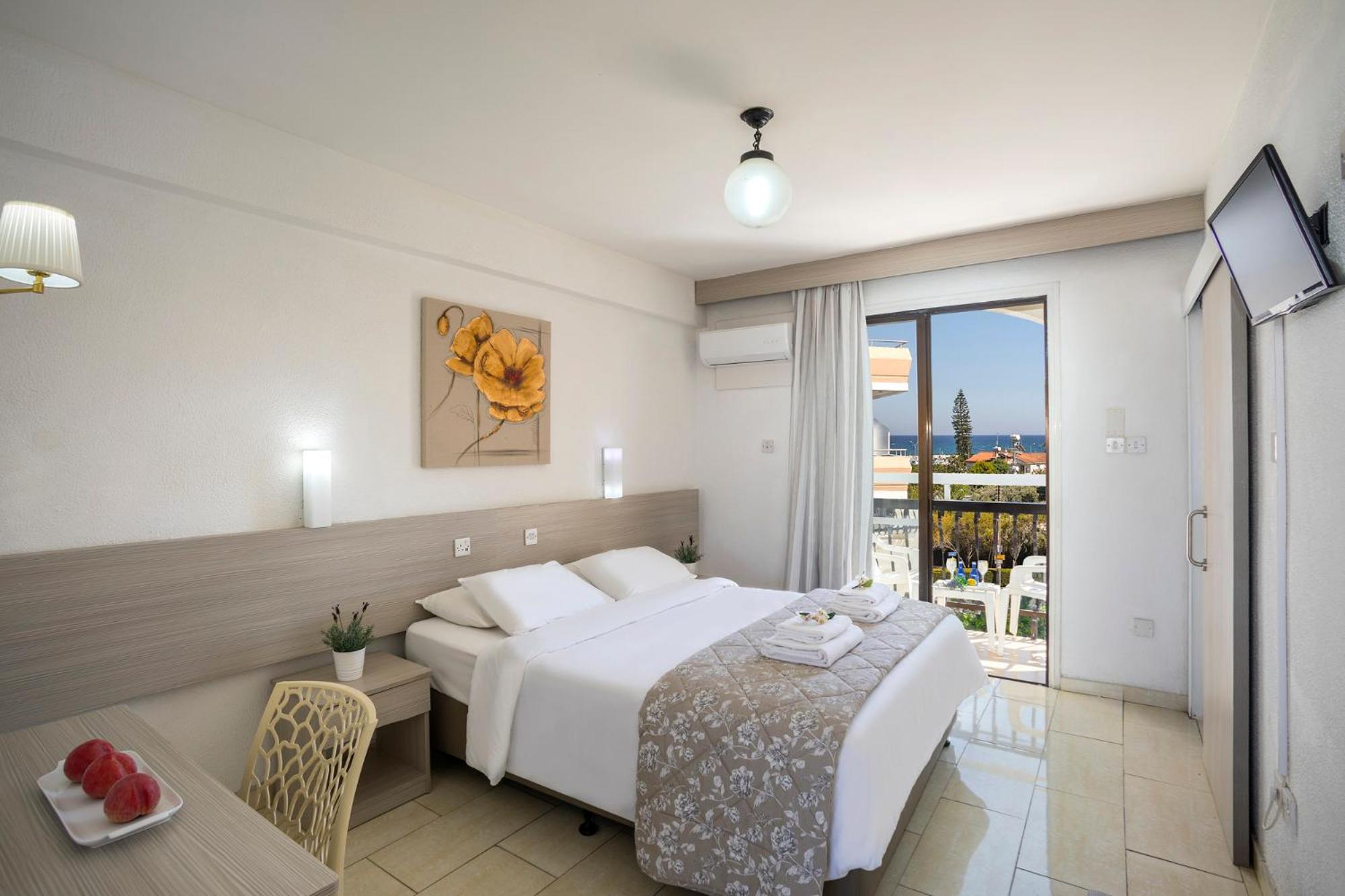 Double or Twin Room - Photo 6