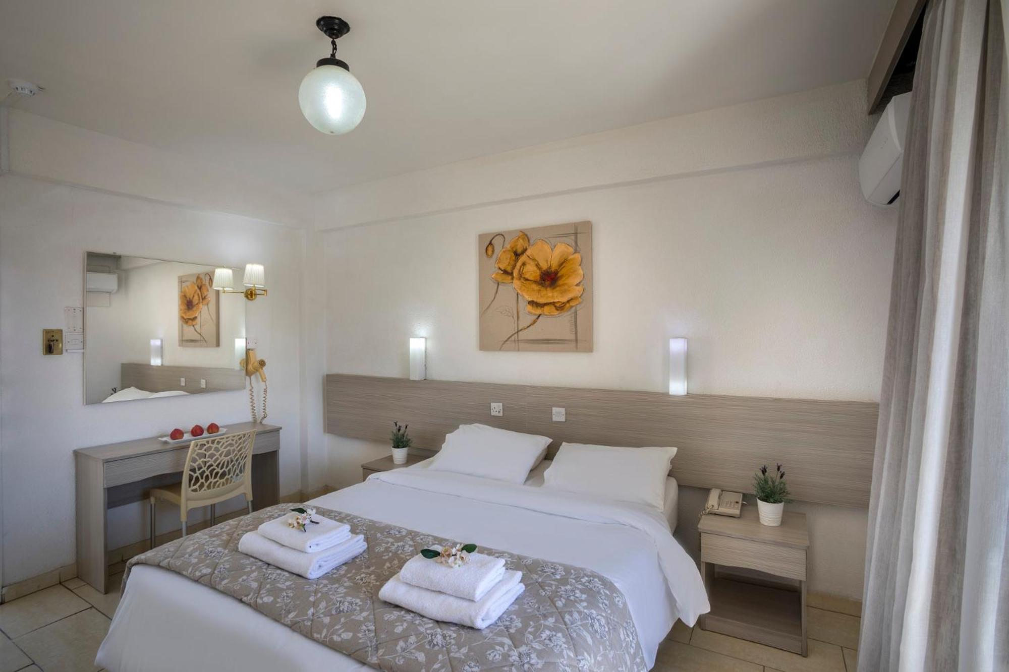 Double or Twin Room - Photo 1