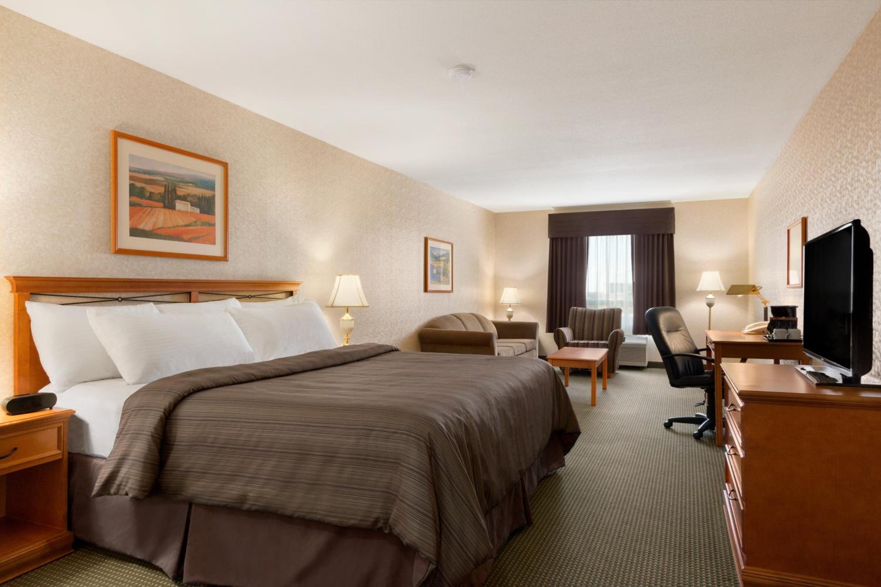 Deluxe King Room - Non-Smoking - Photo 1
