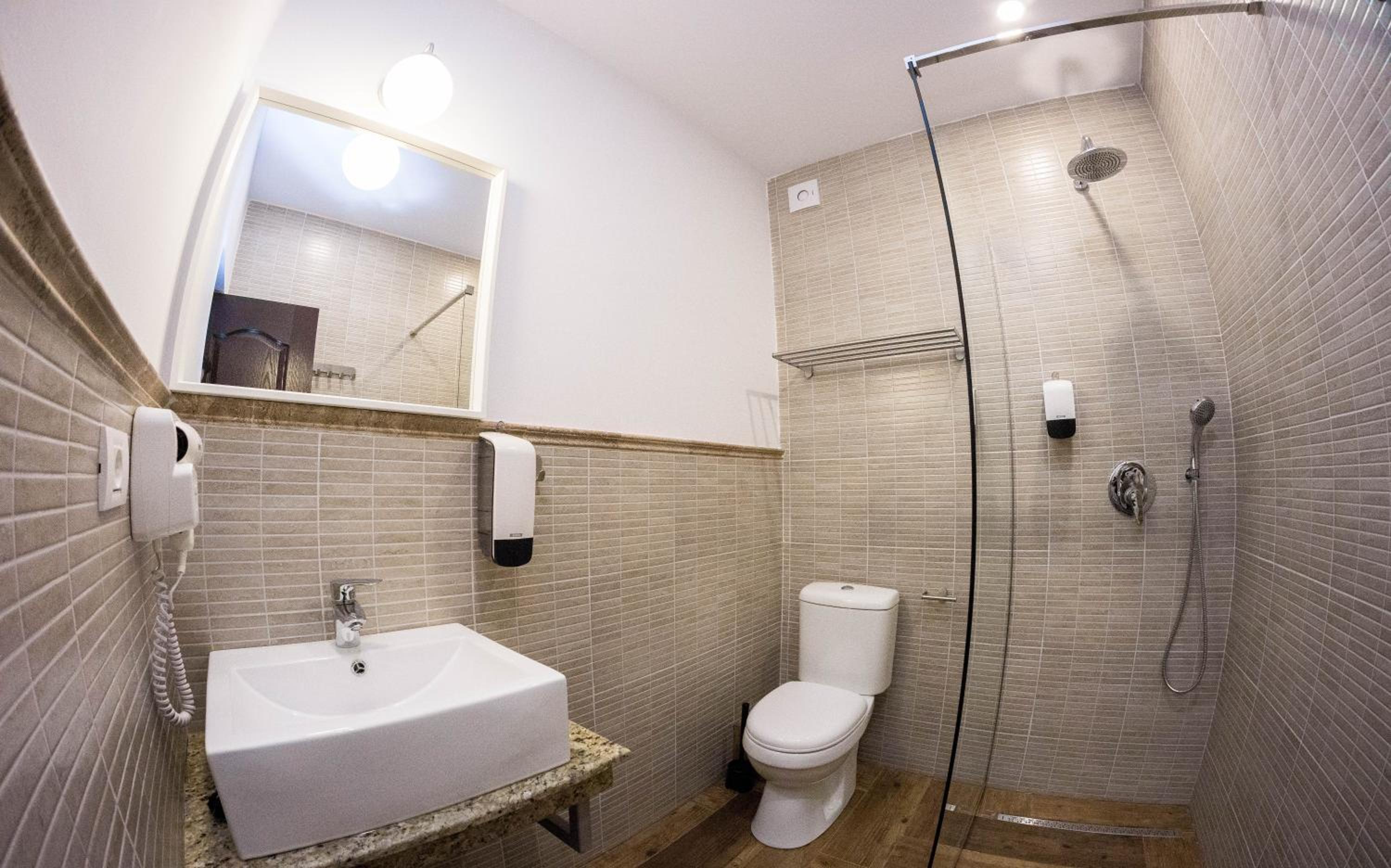 Twin/Double Room with Terrace Access and Park View photo 3