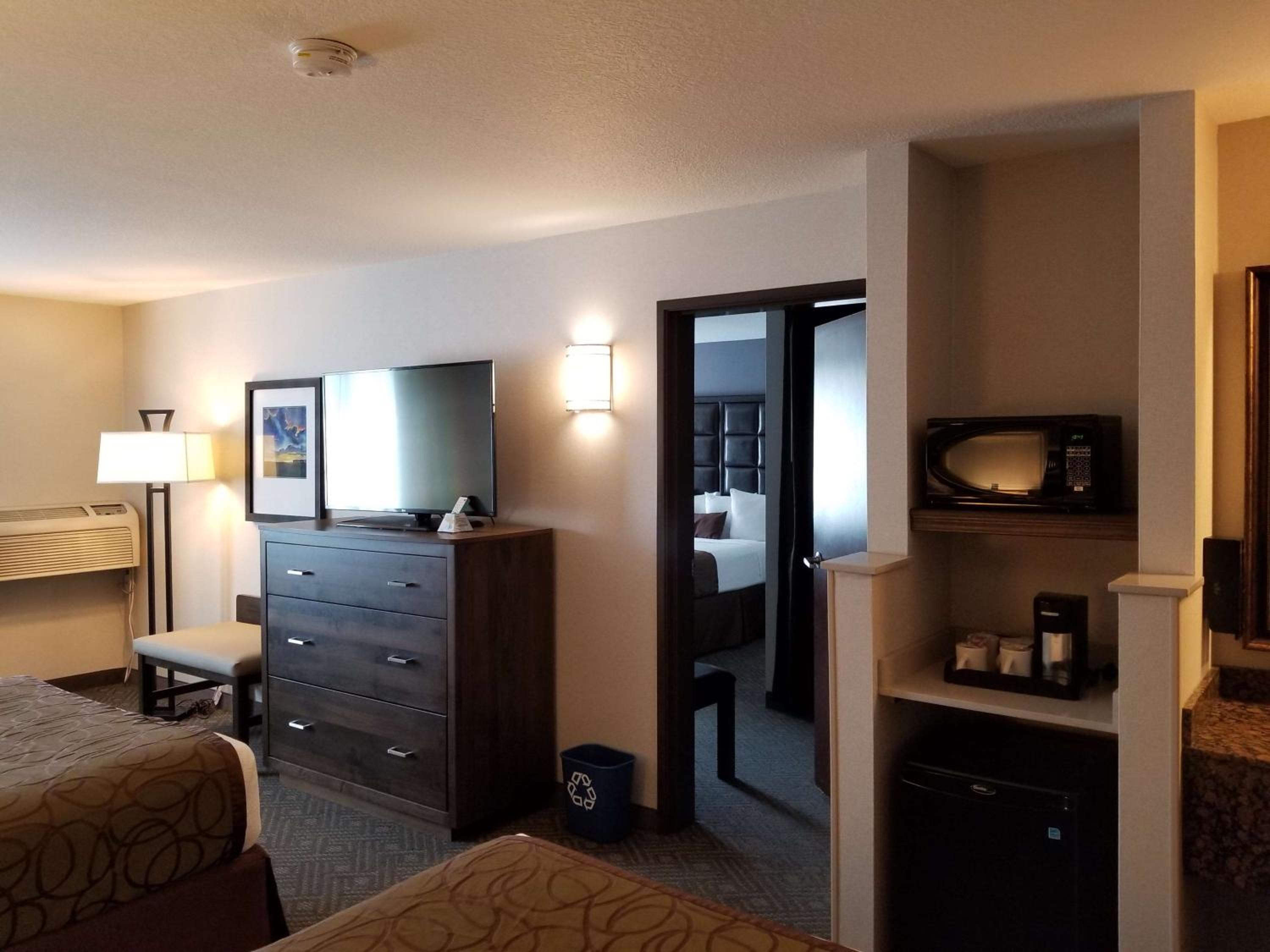 Two Room Suite with Three Queen Beds - Photo 6