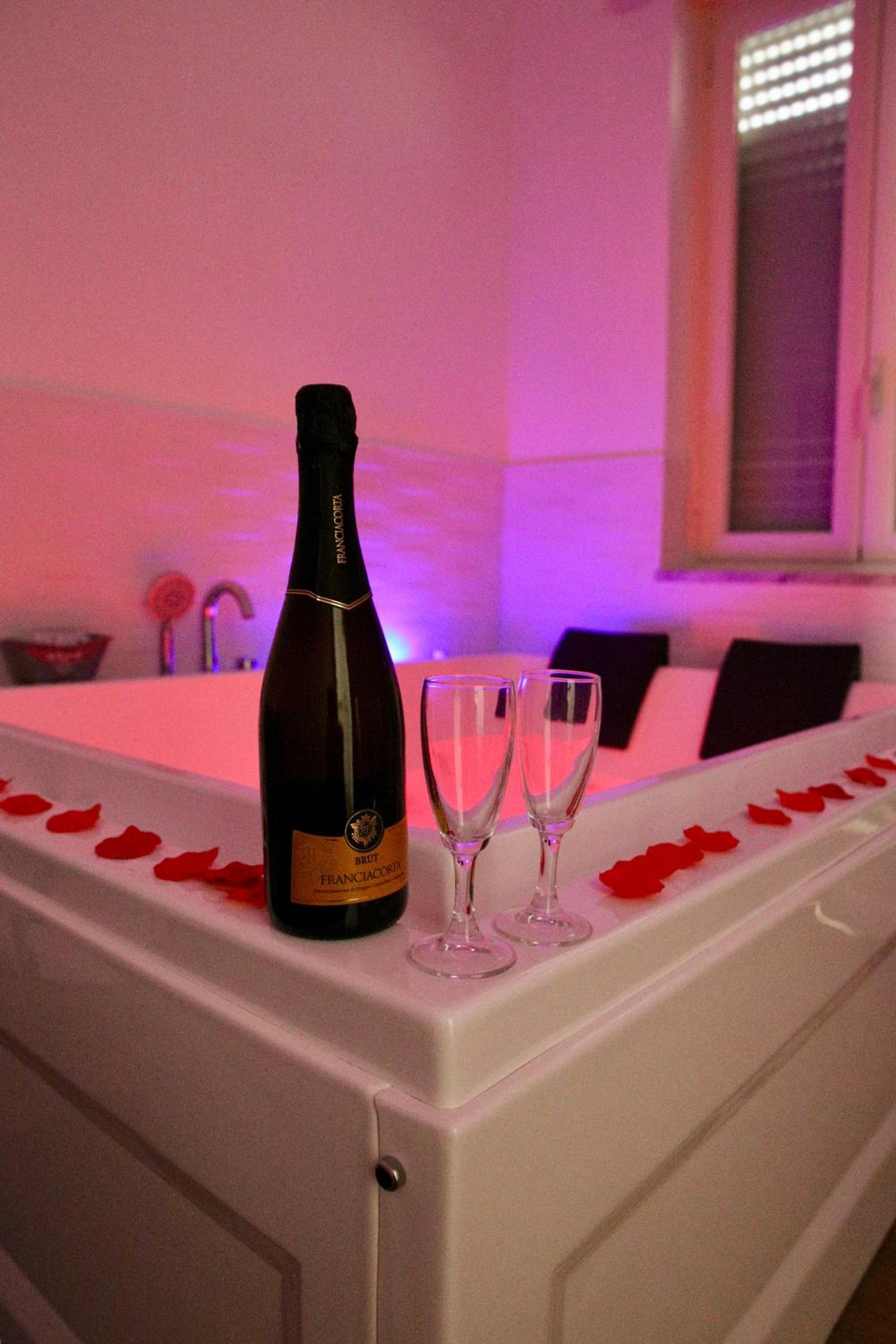 Deluxe Double Room with Bath - Photo 20