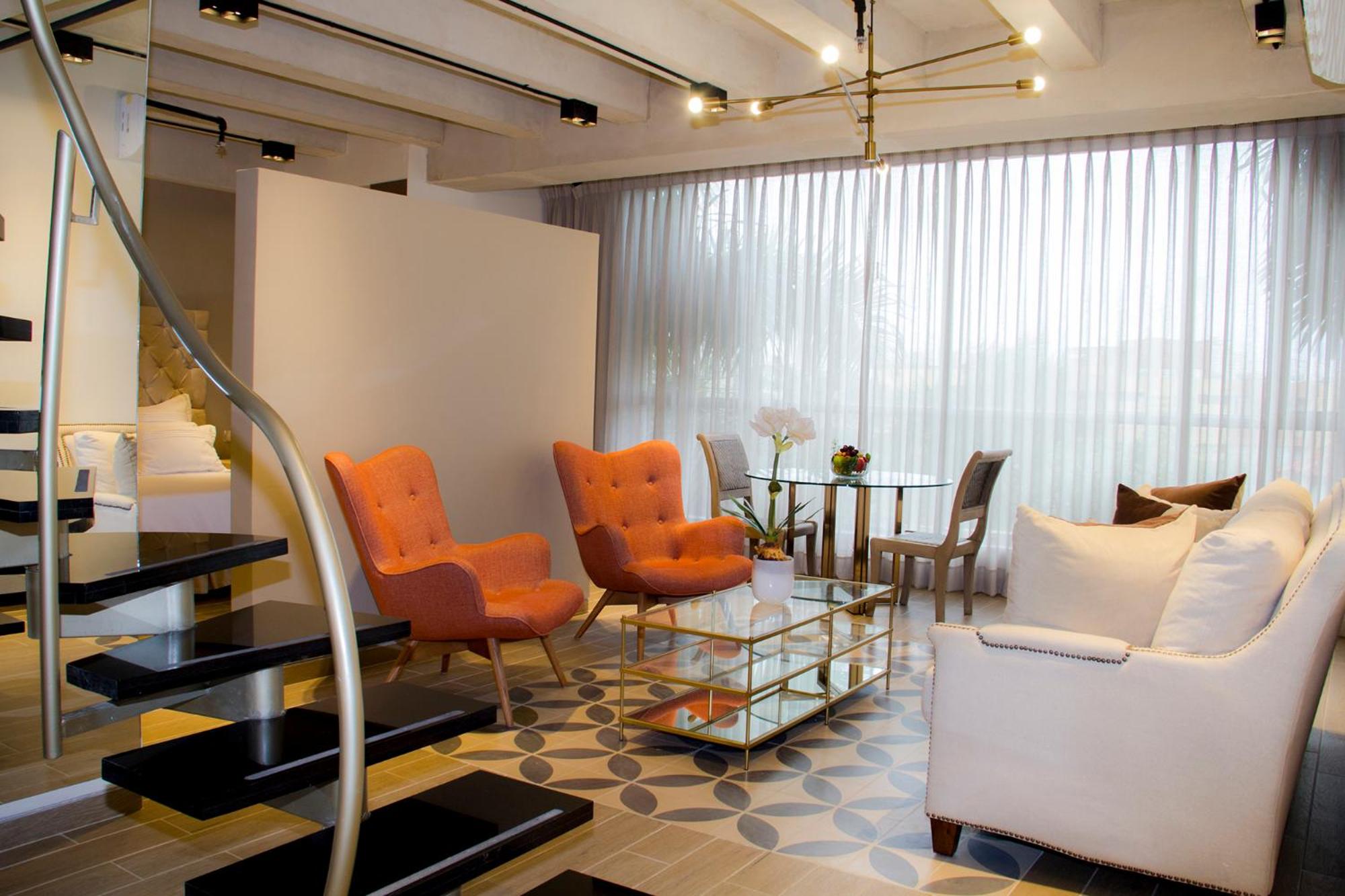Deluxe King Suite photo 1