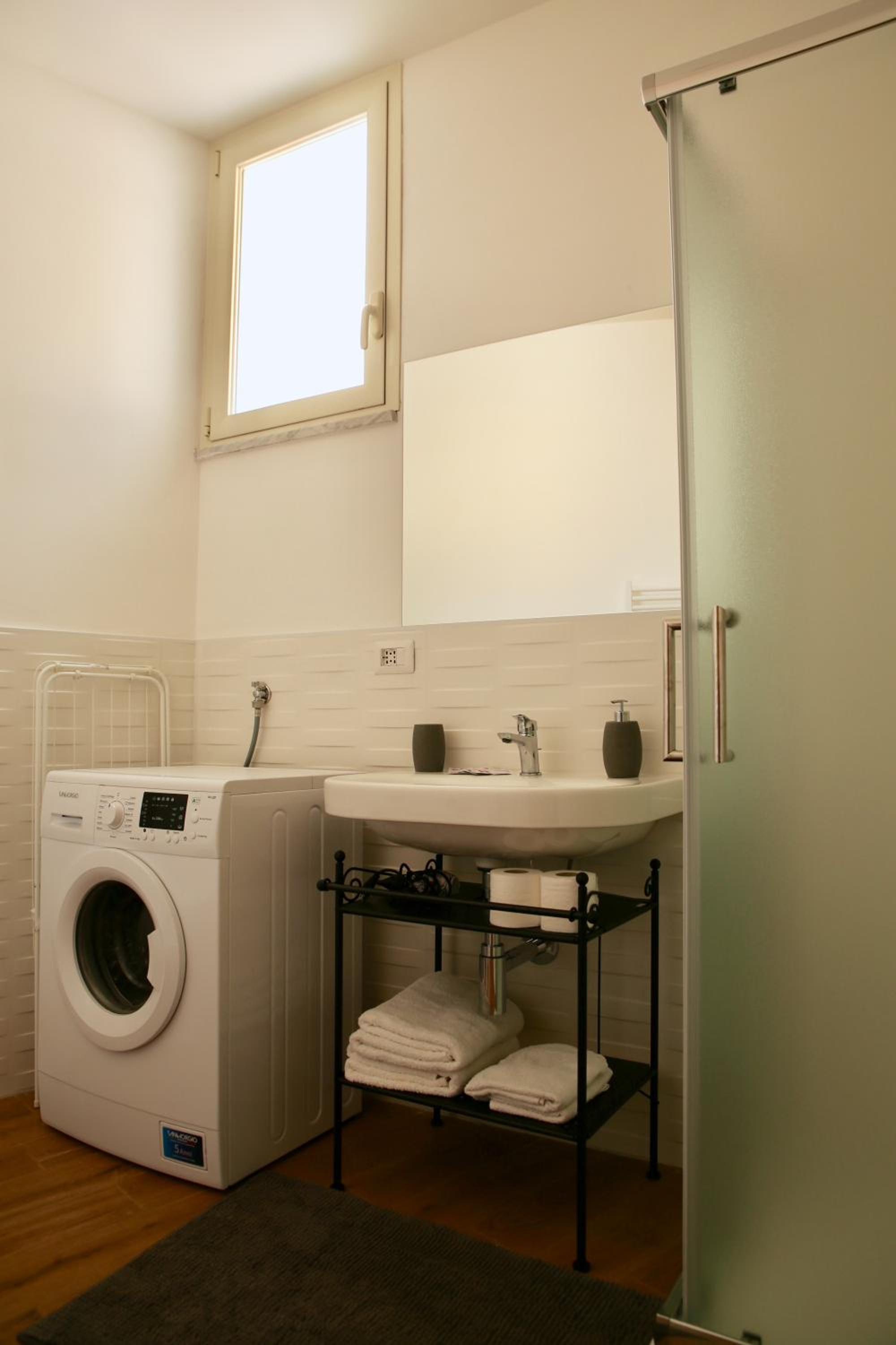 Deluxe Family Suite - Photo 3