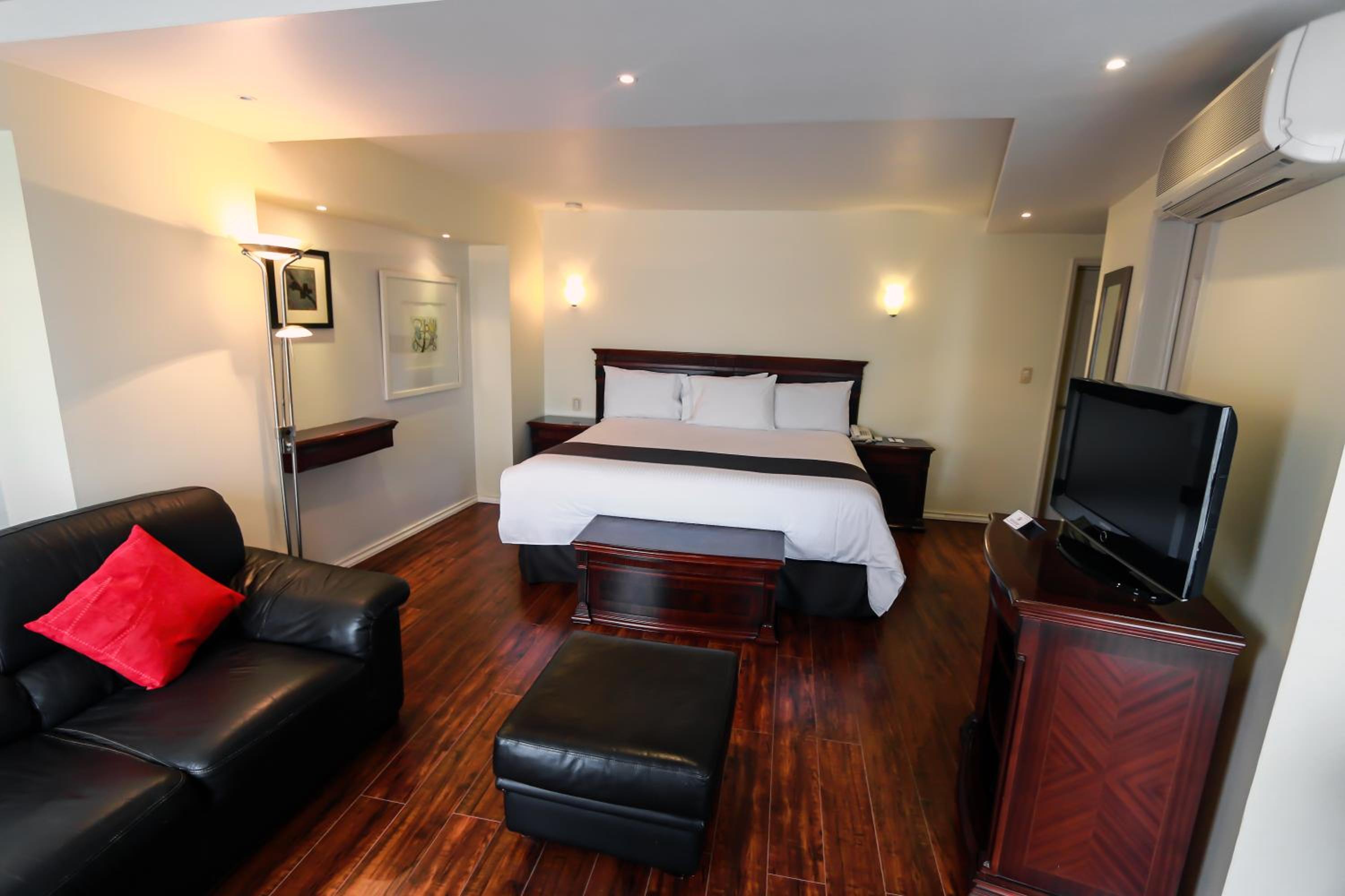 King Suite - Photo 3