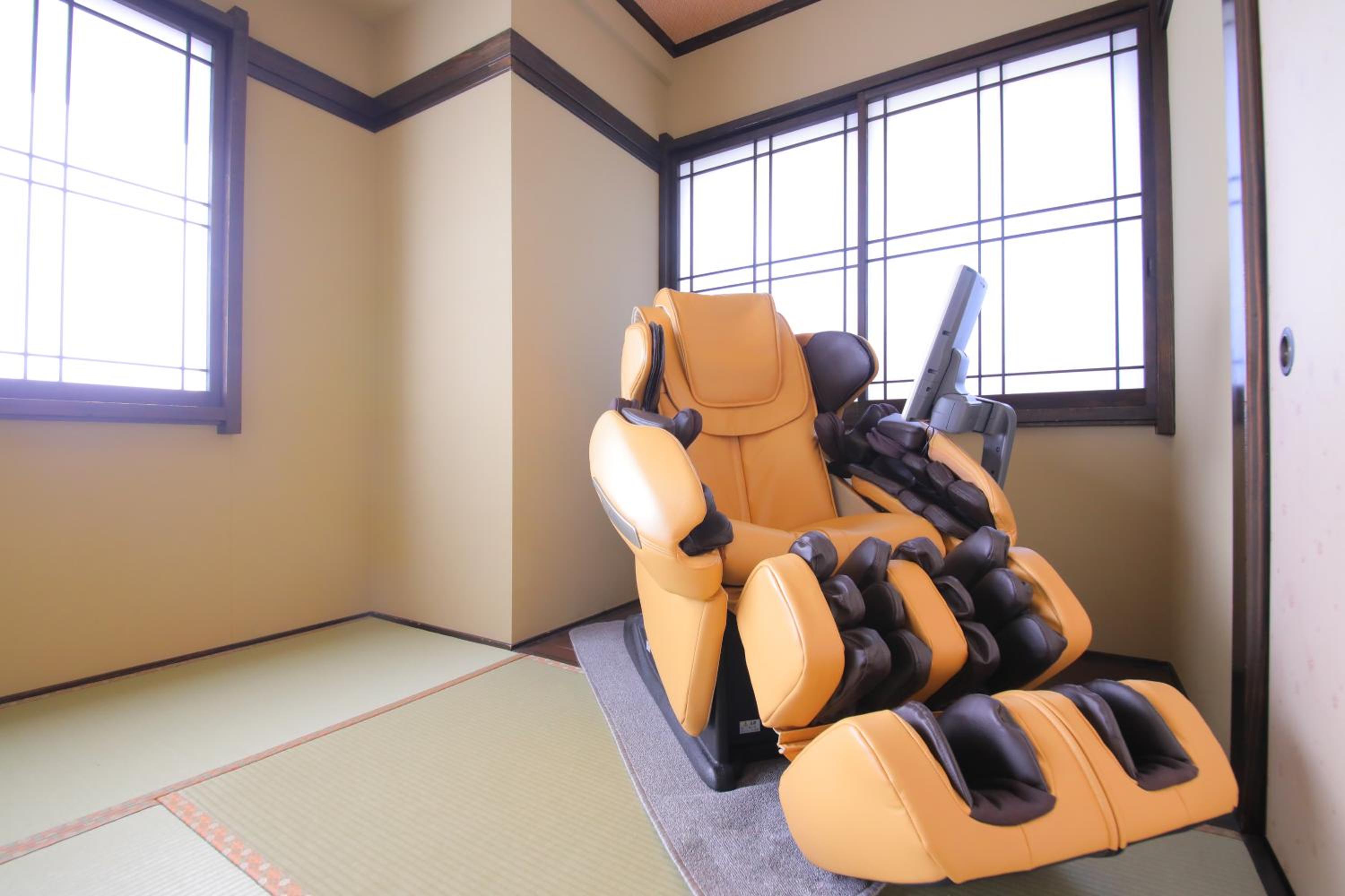 Japanese-Style Room with High-end Massage Chair  and with Shared Bathroom      photo 2