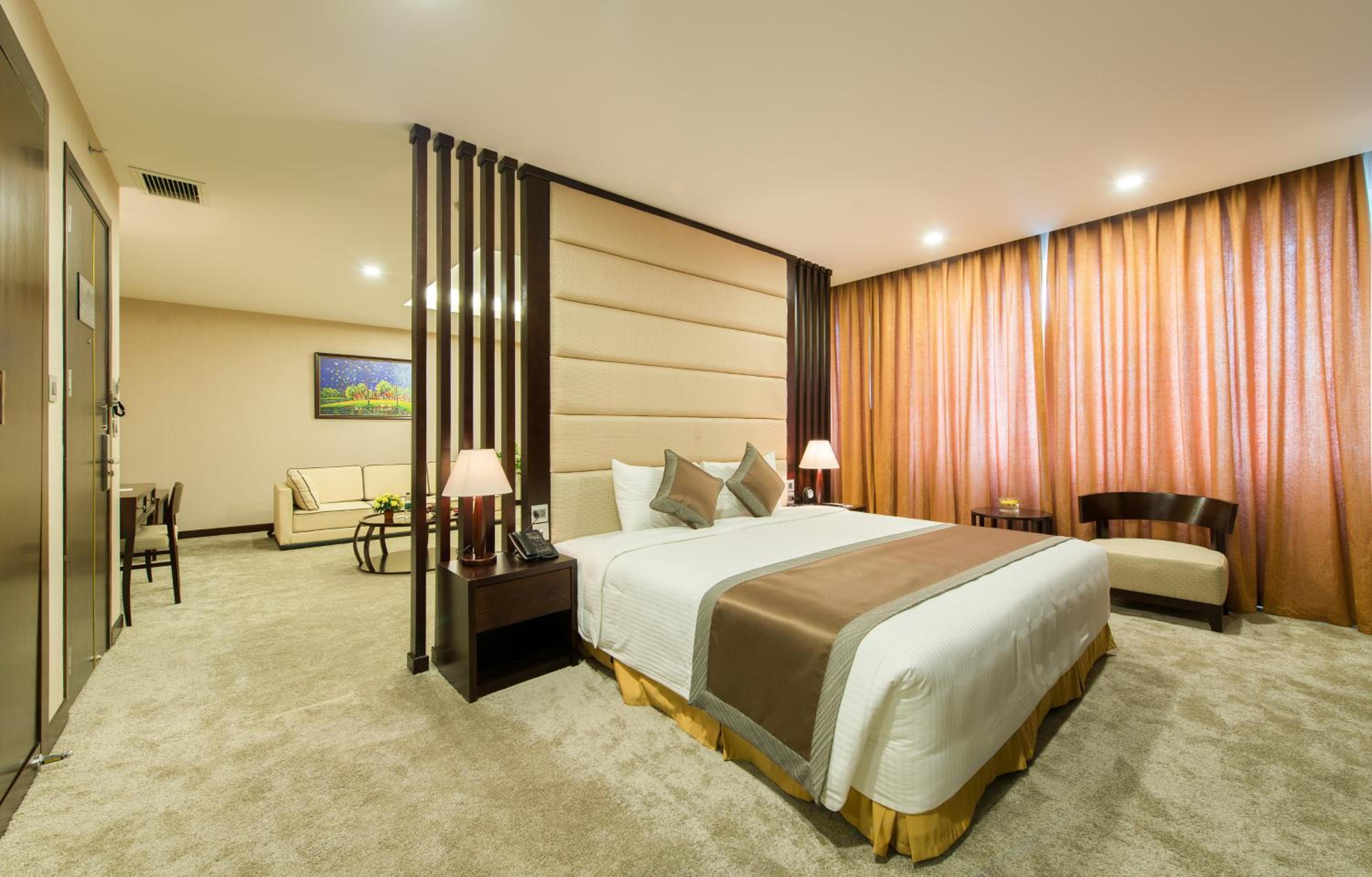 Executive Suite thumbnail 6