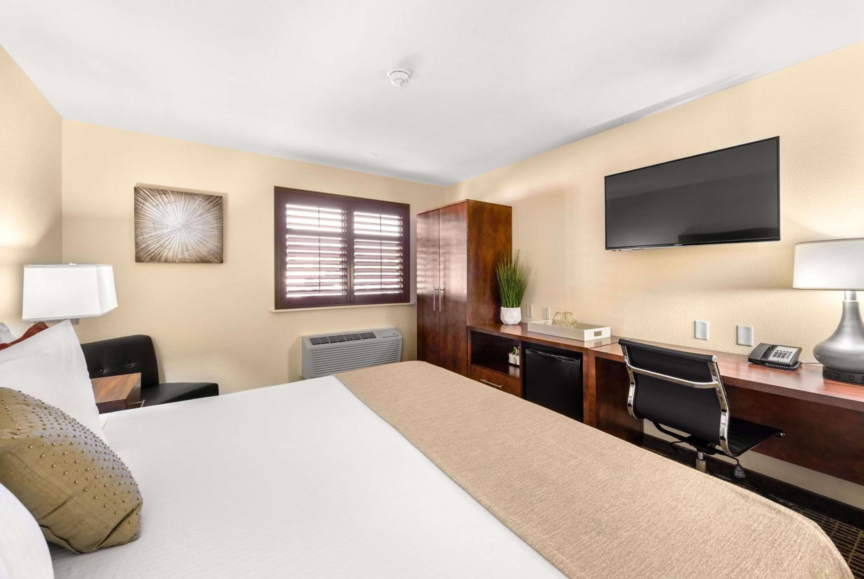King Room - Disability Access/Non-Smoking - Photo 13
