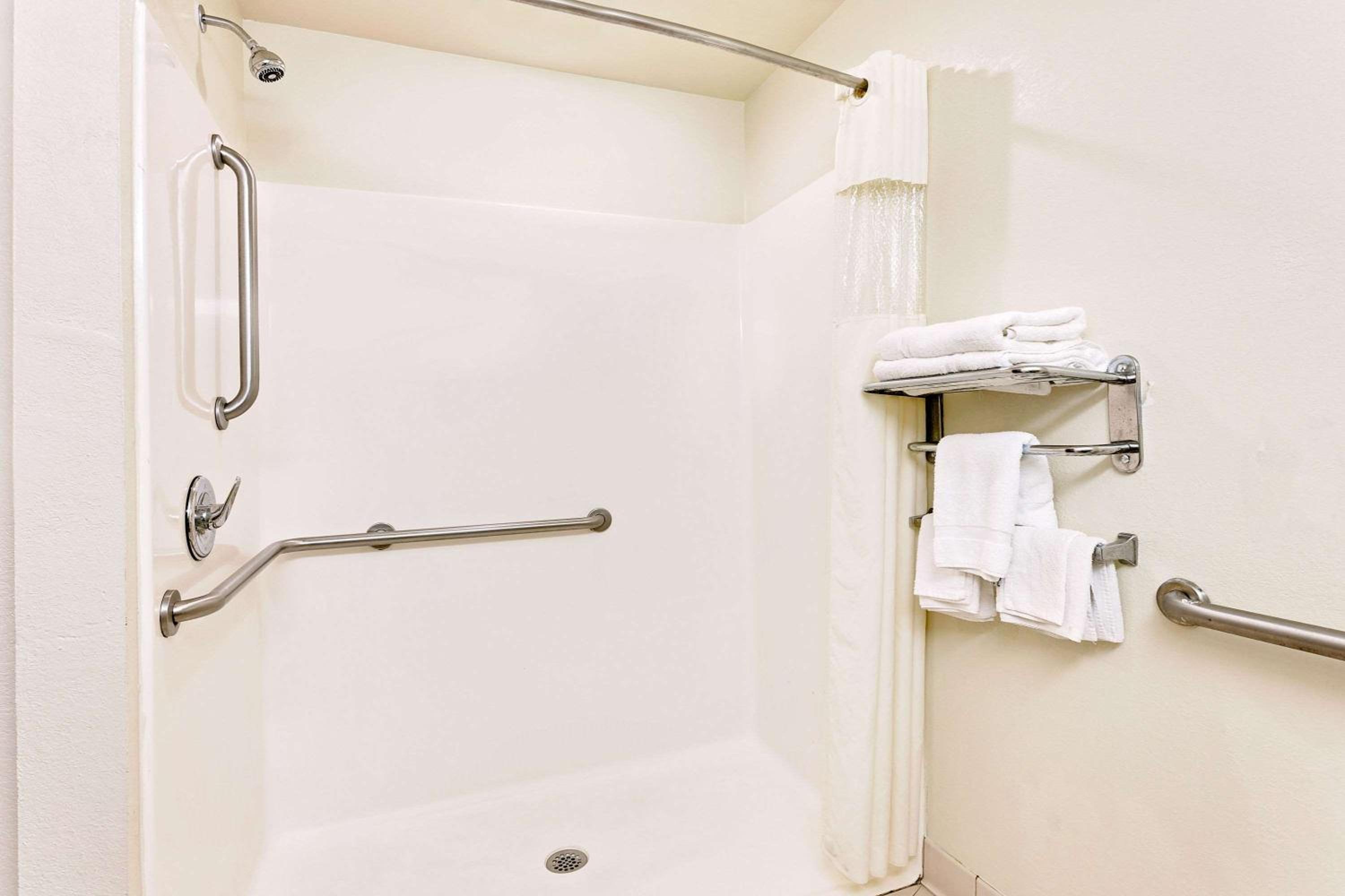 King Room - Mobility Access/Non-Smoking - Photo 4