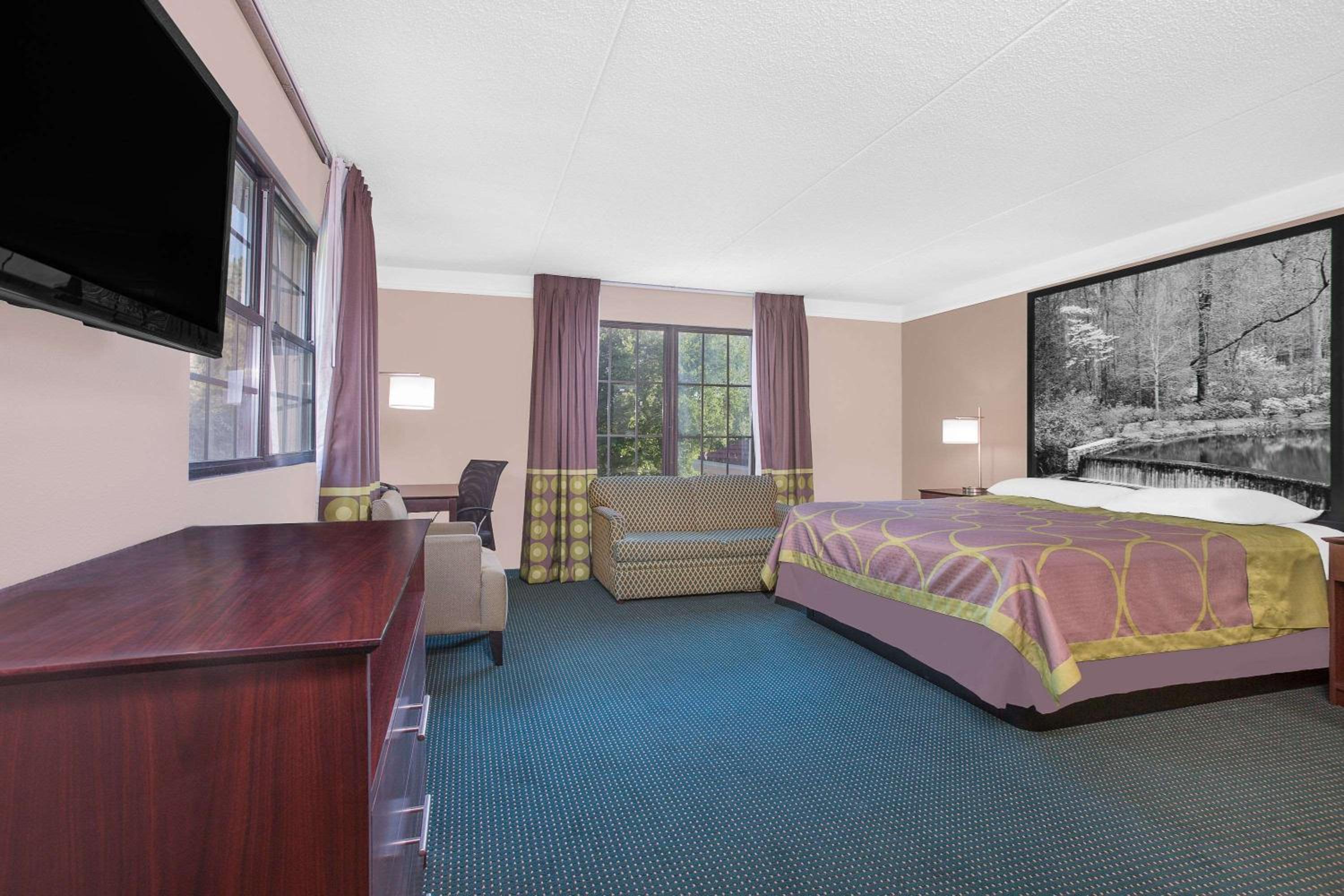 King Room - Non-Smoking - Photo 4