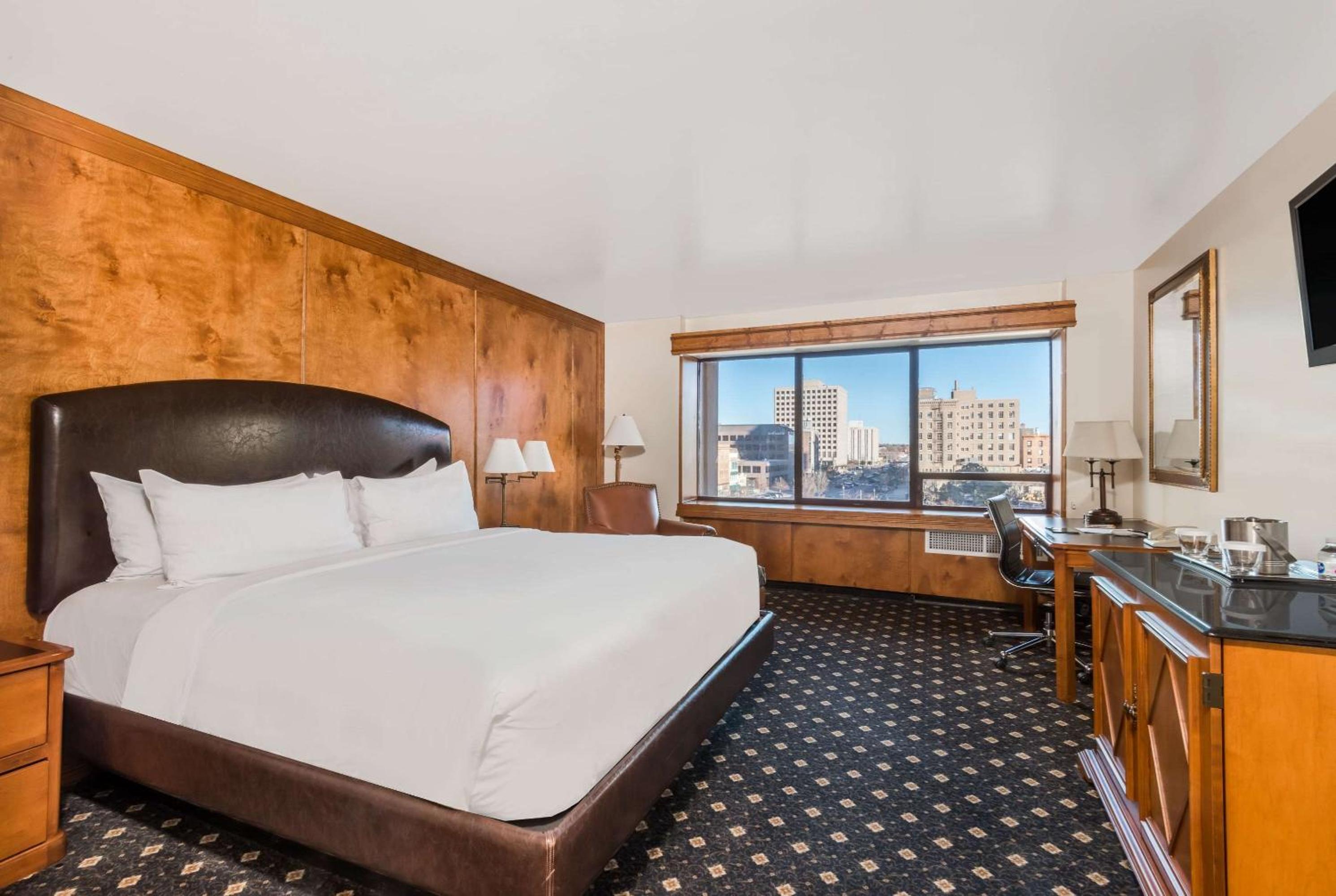 King Room with City View - Photo 4