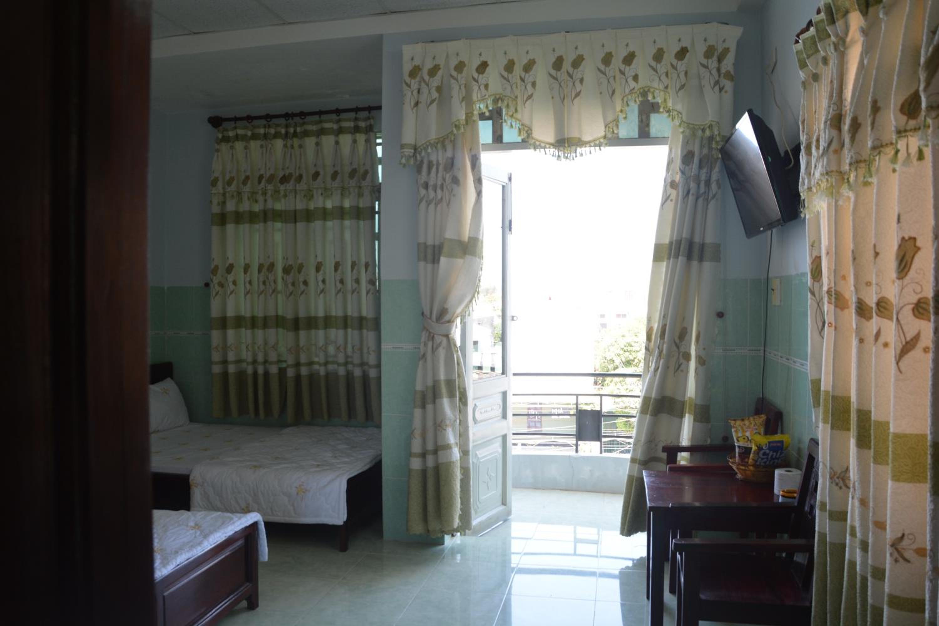 Family Room - Photo 10