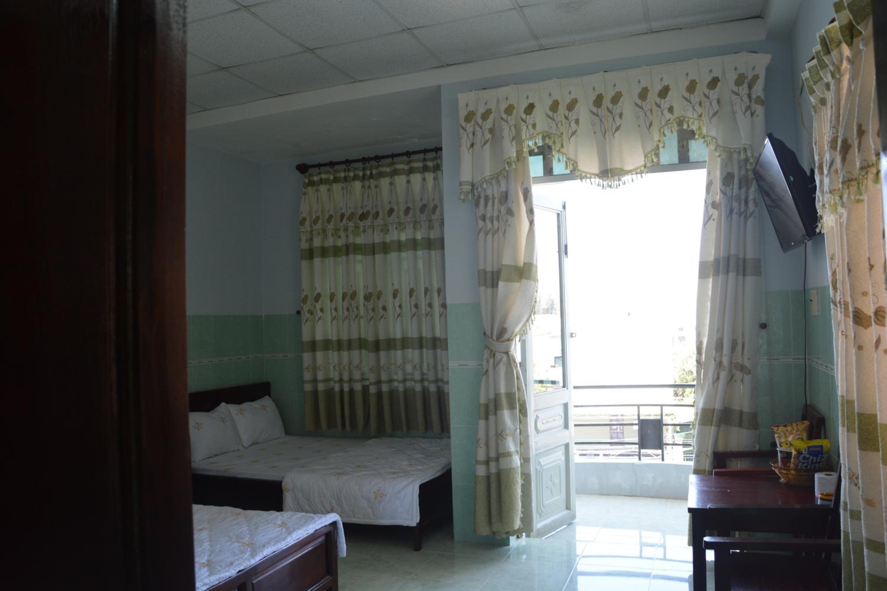 Family Room - Photo 5