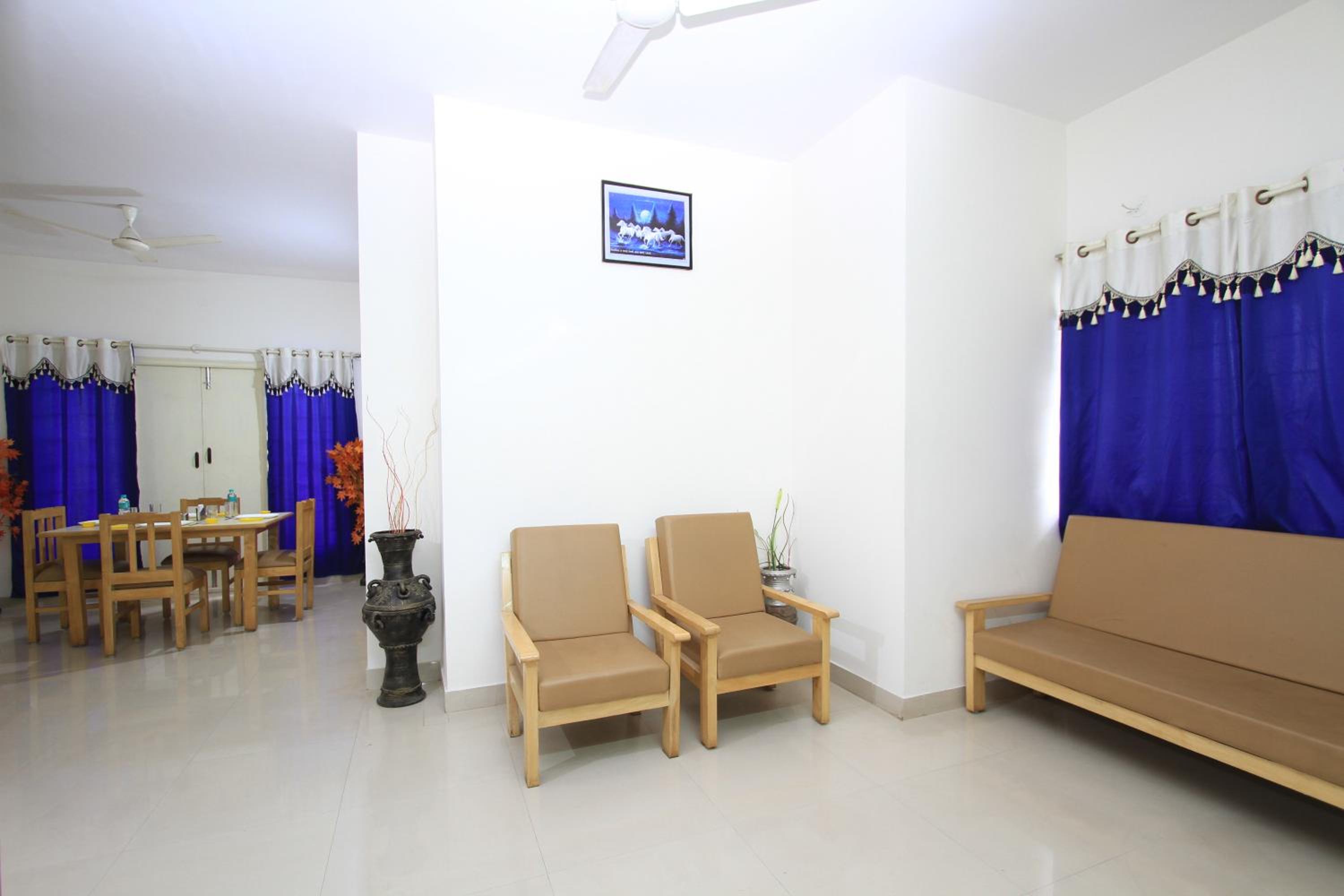 Suite - Photo 1
