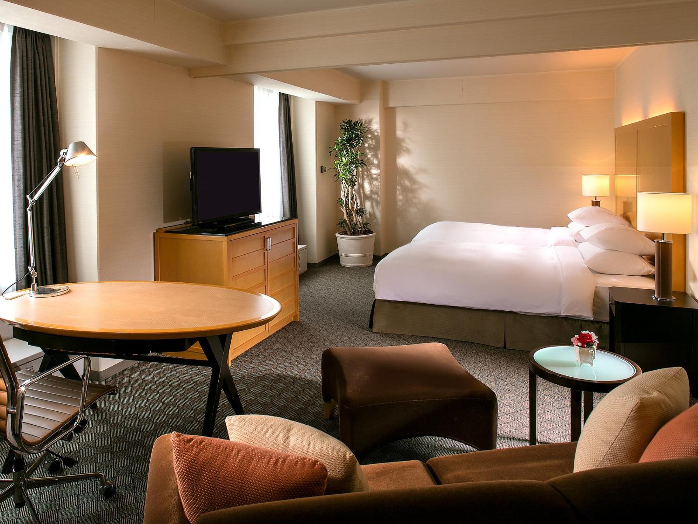 Junior Suite with Executive Lounge Access - Non-Smoking