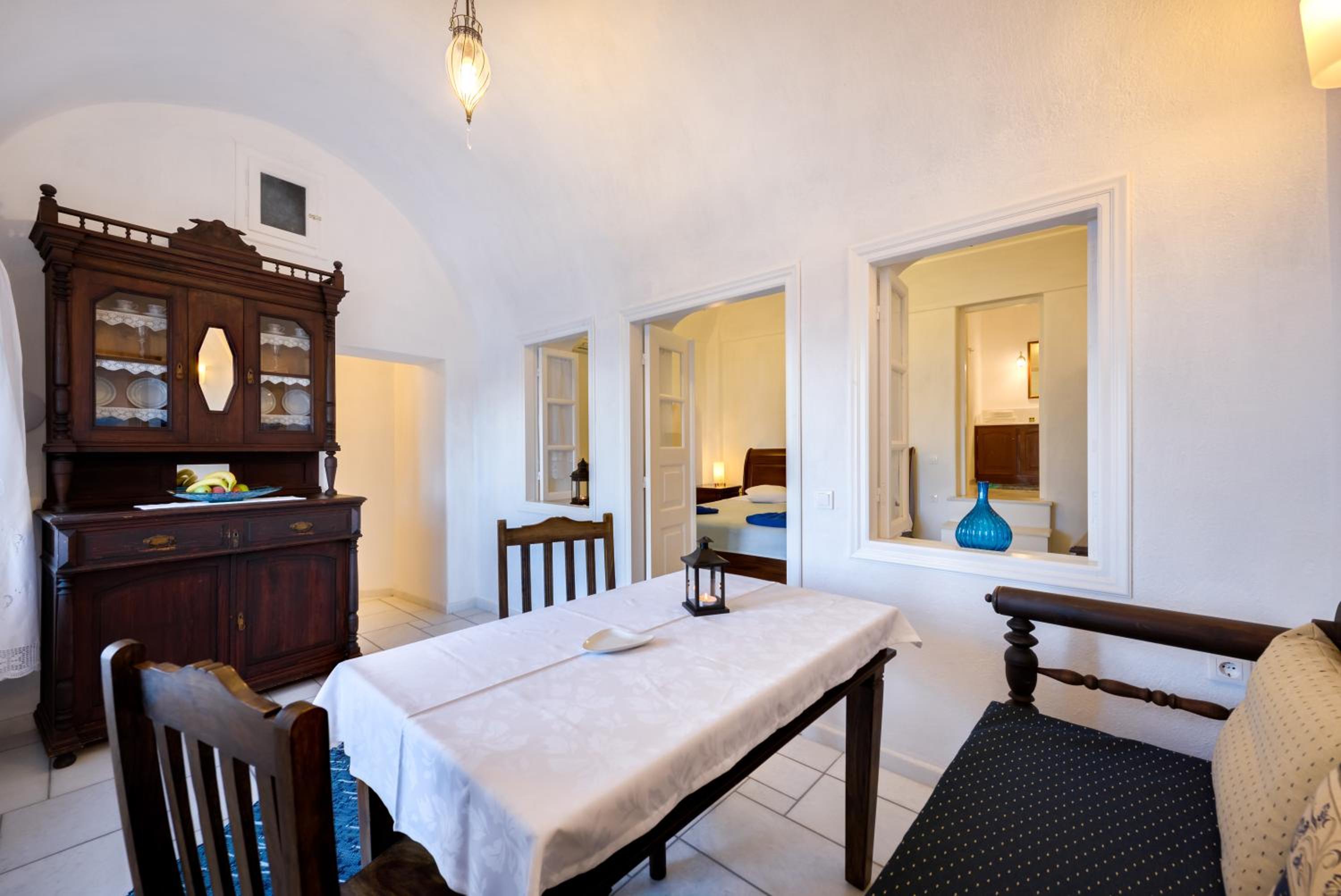 Romantic Villa with Caldera View photo 3