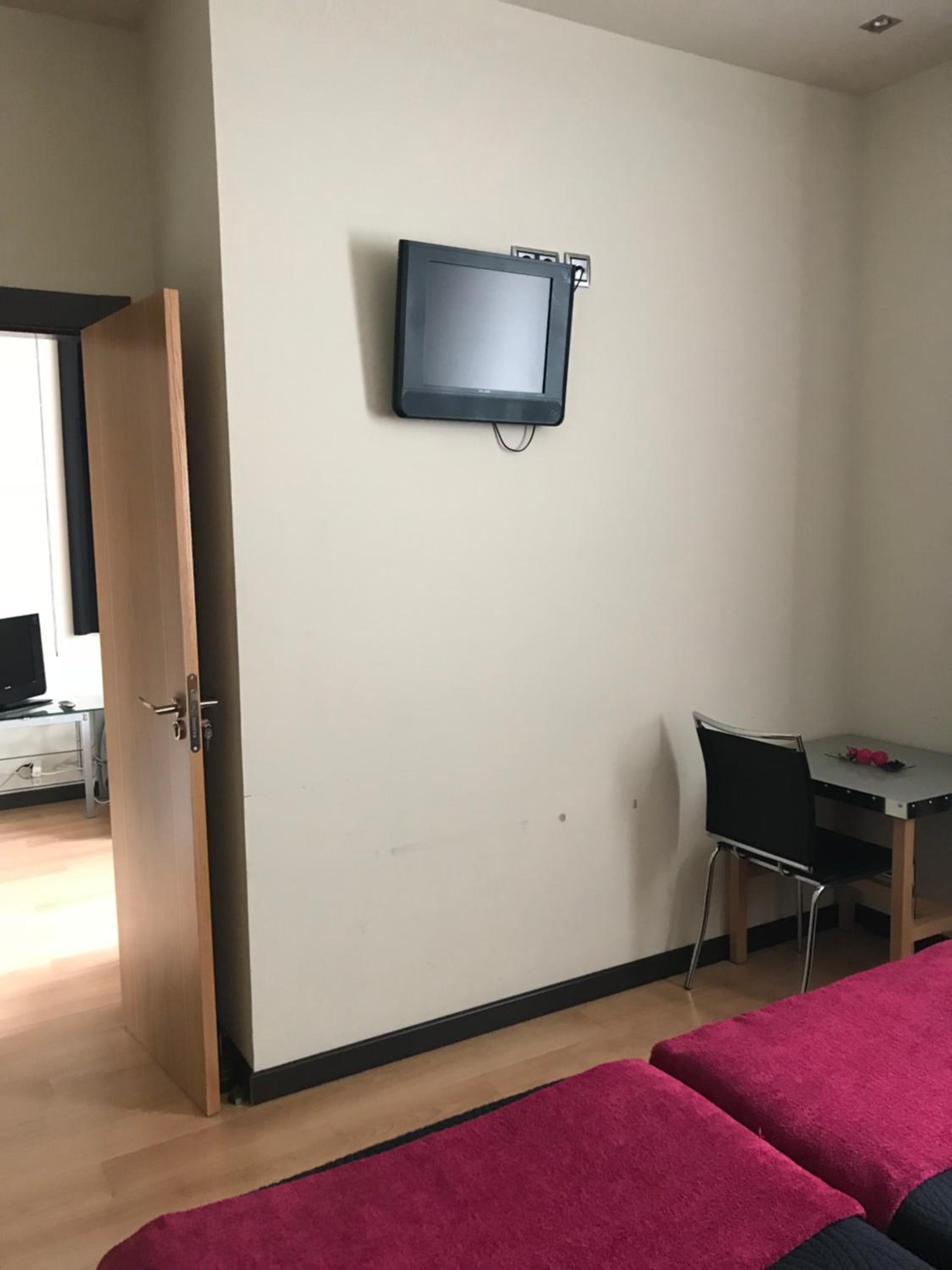 Family Room with Bathroom photo 3