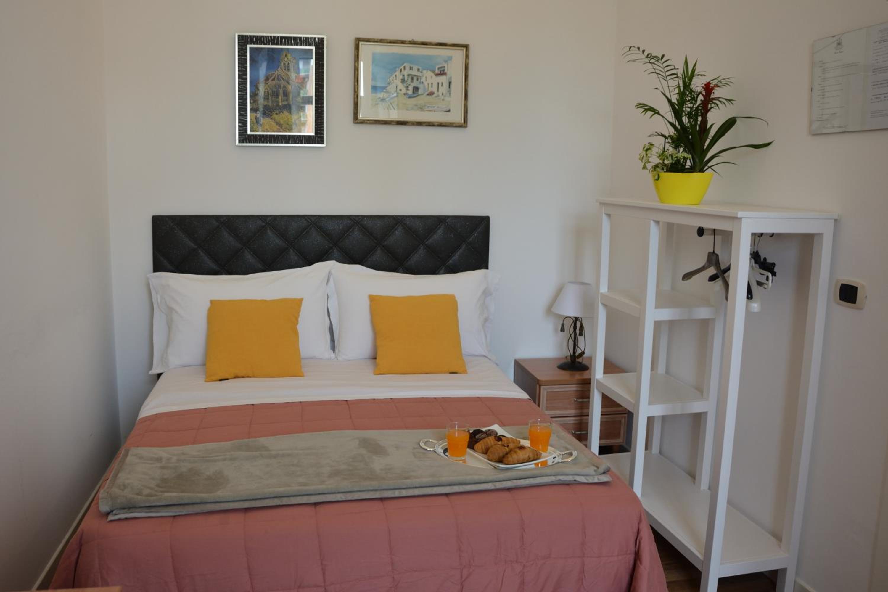Large Single Room photo 2