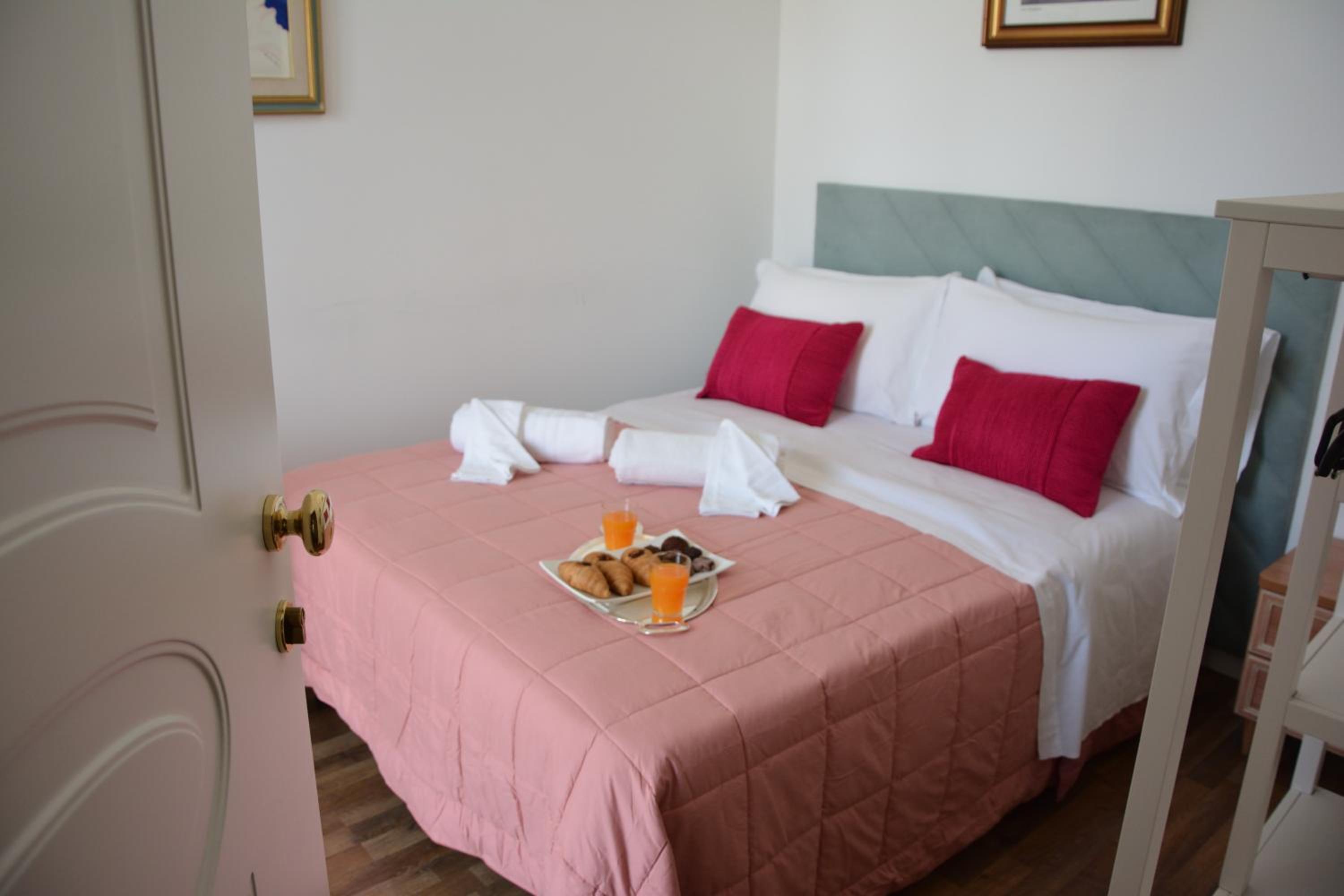 Large Single Room photo 1