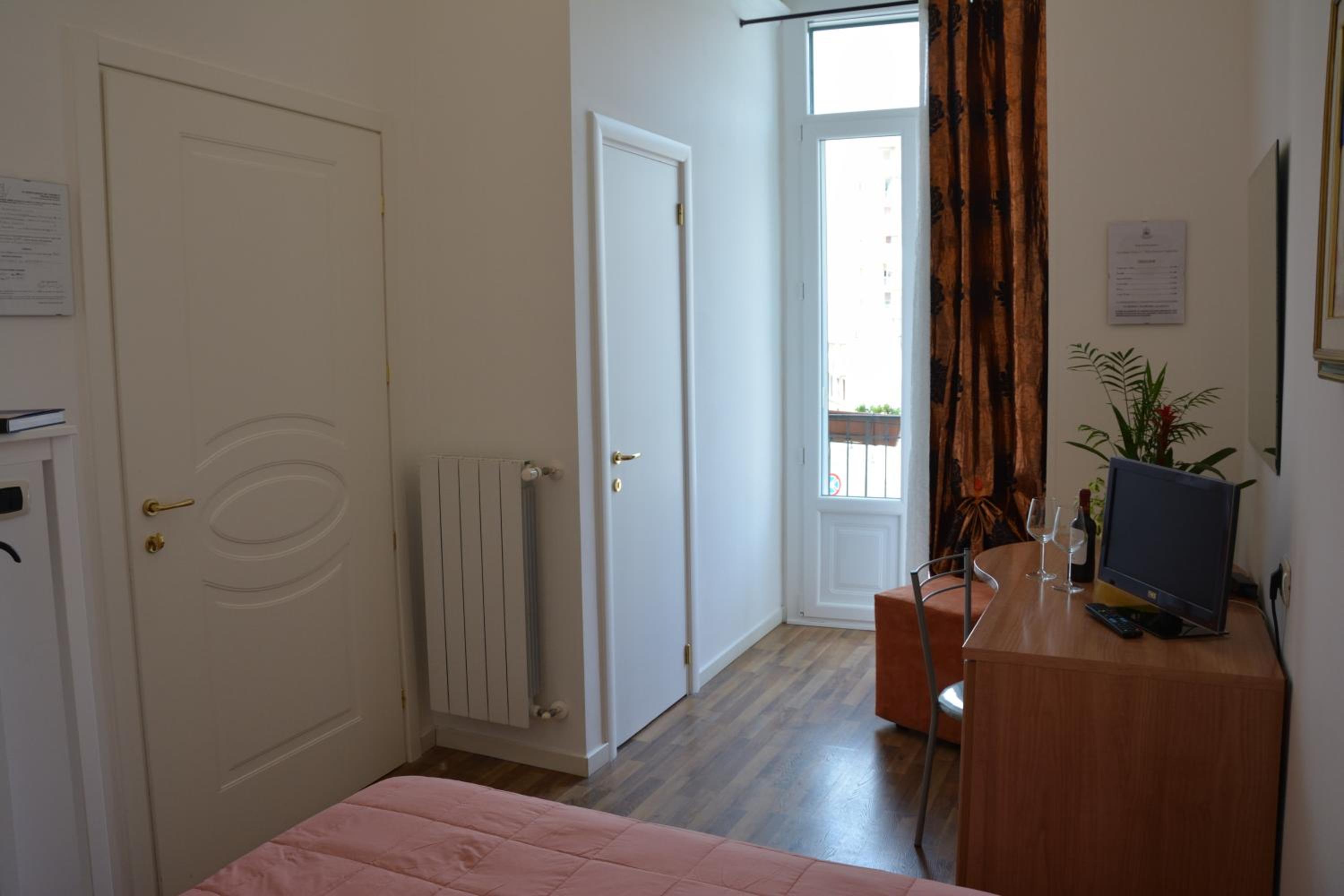 Small Double Room photo 3