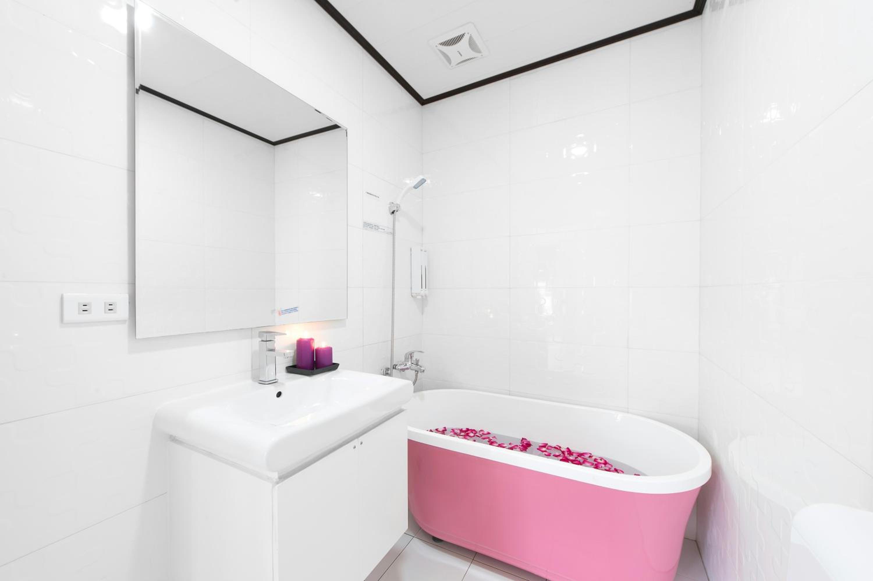 Deluxe Double Room with Bath photo 3