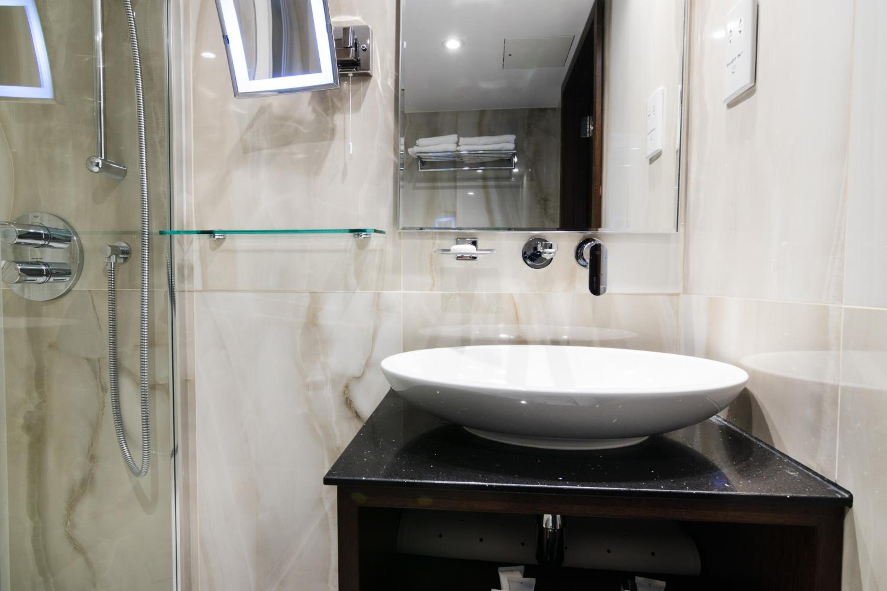 Compact Double Room — the supplier's photographs — photo 5