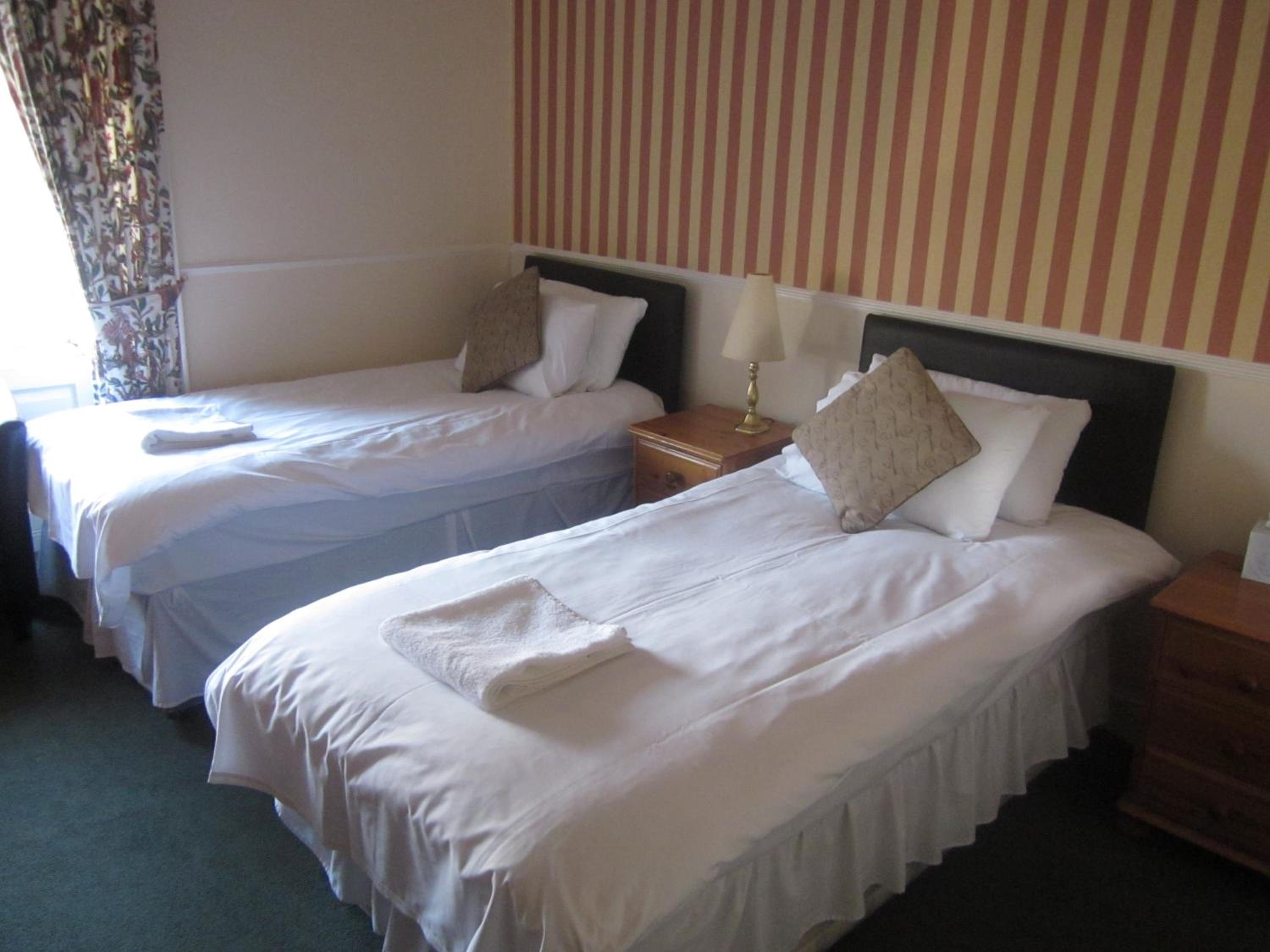 Twin Room - Photo 5