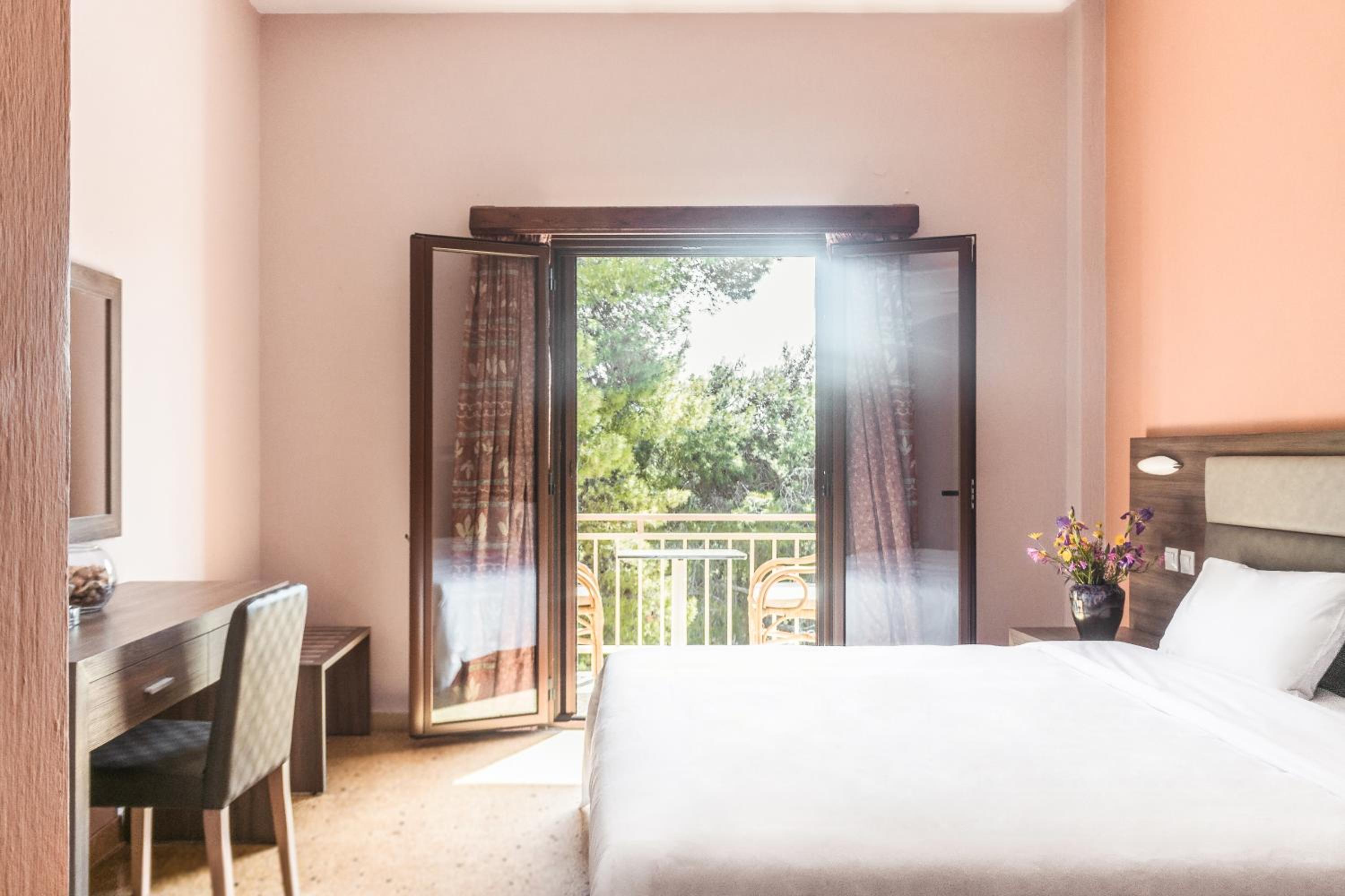 Double Room - Photo 12