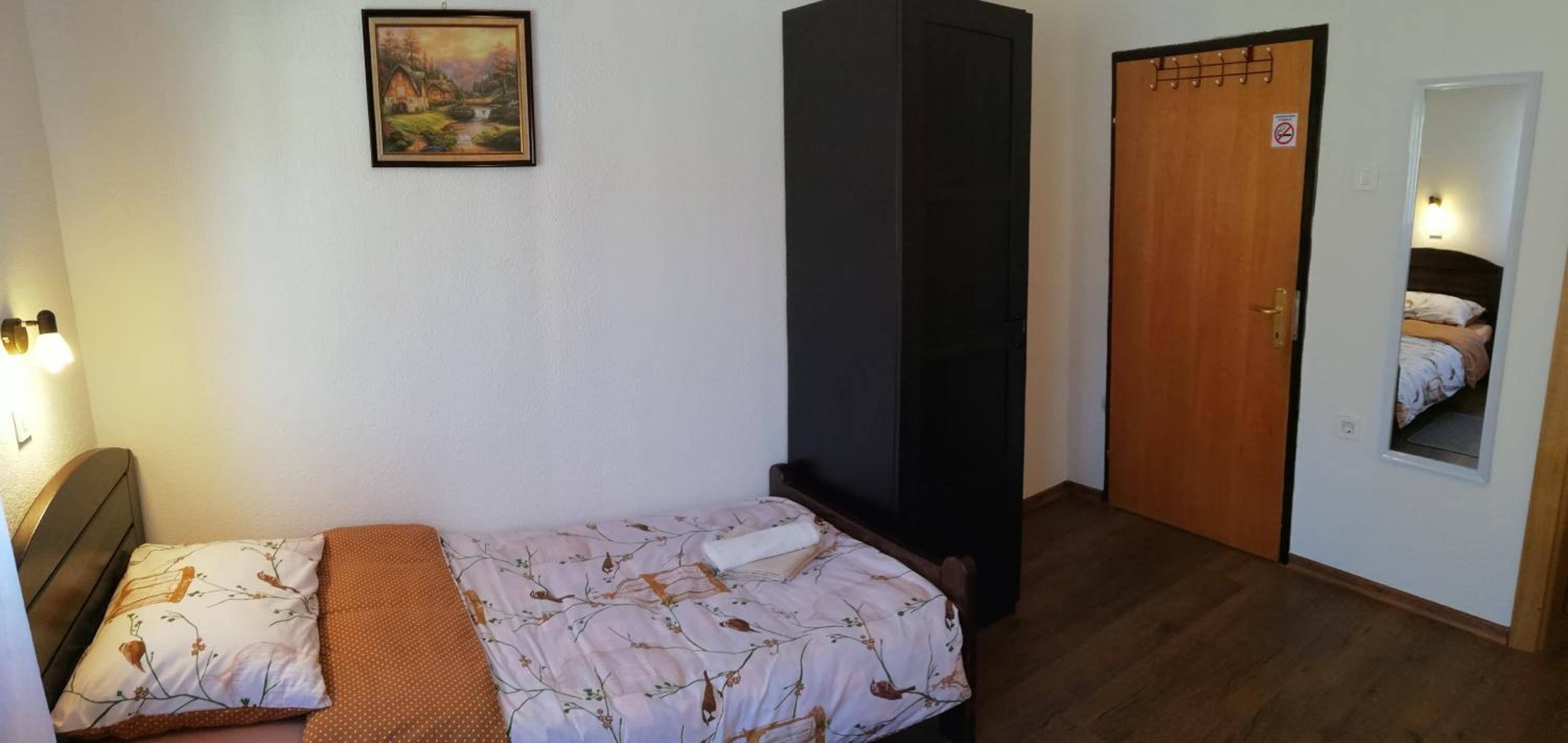 Triple Room with Balcony - Photo 11