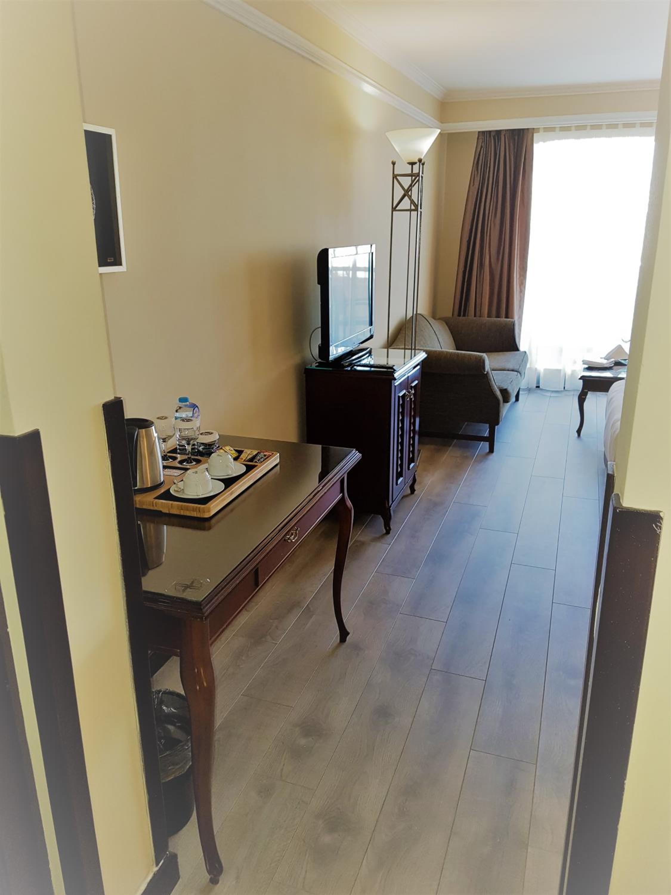 Deluxe Room - Photo 10