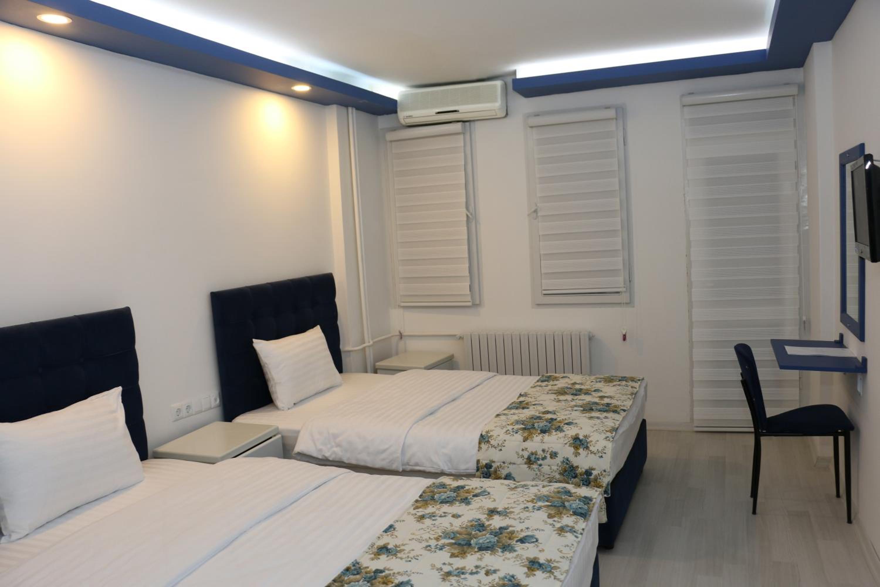 Standard Twin Room photo 2