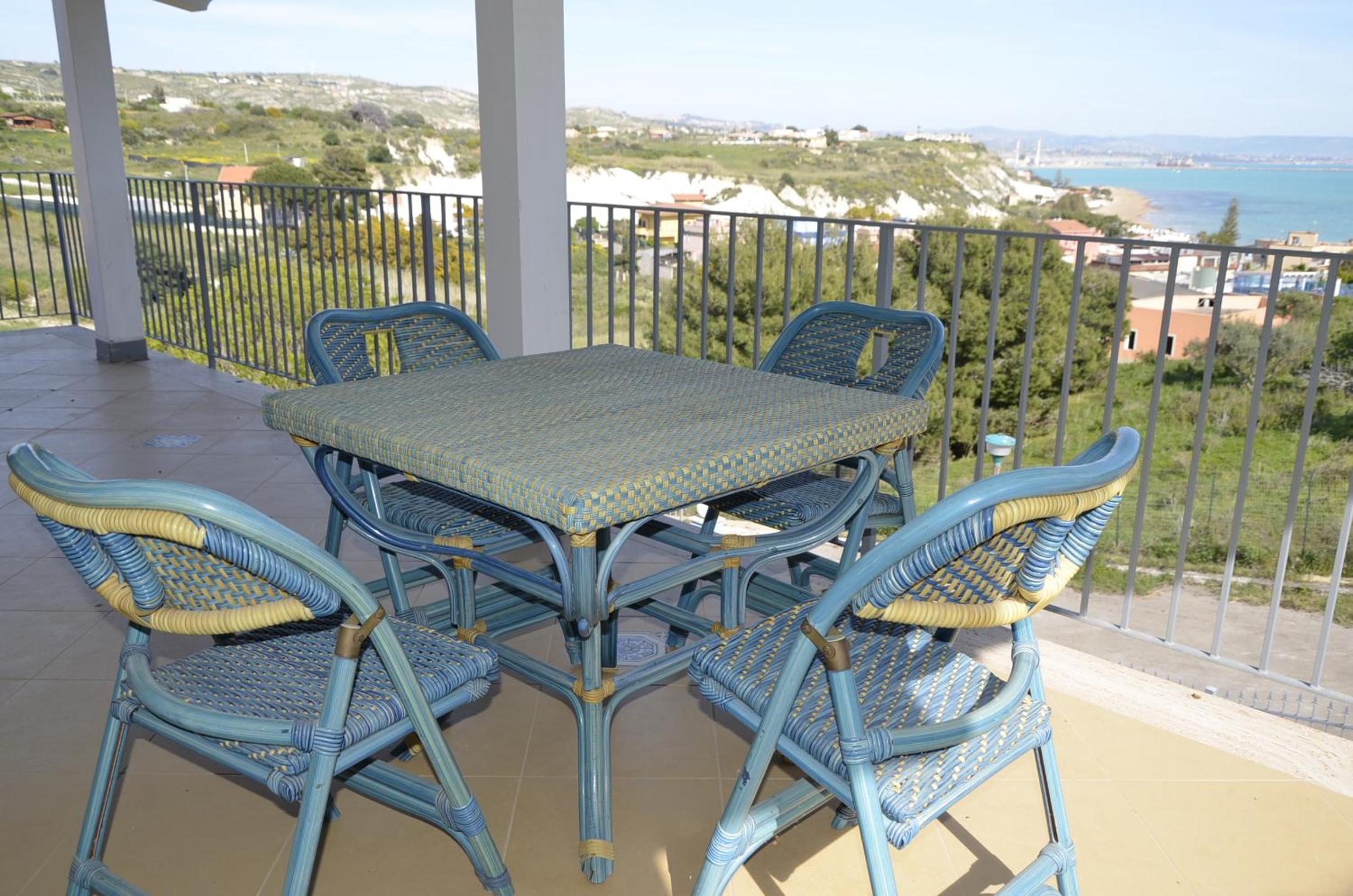 Villa photo 2