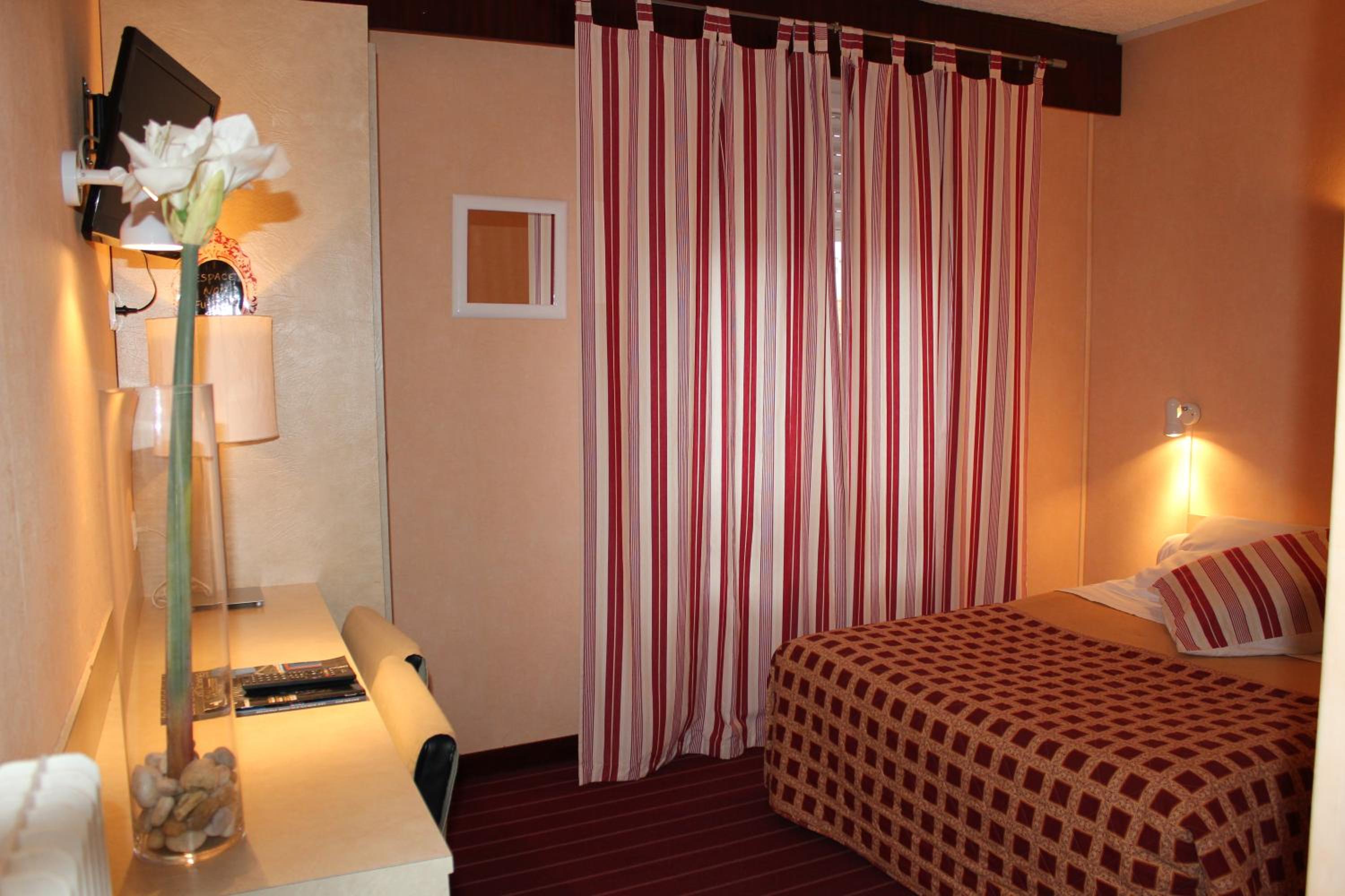 Double Room with Shower photo 2