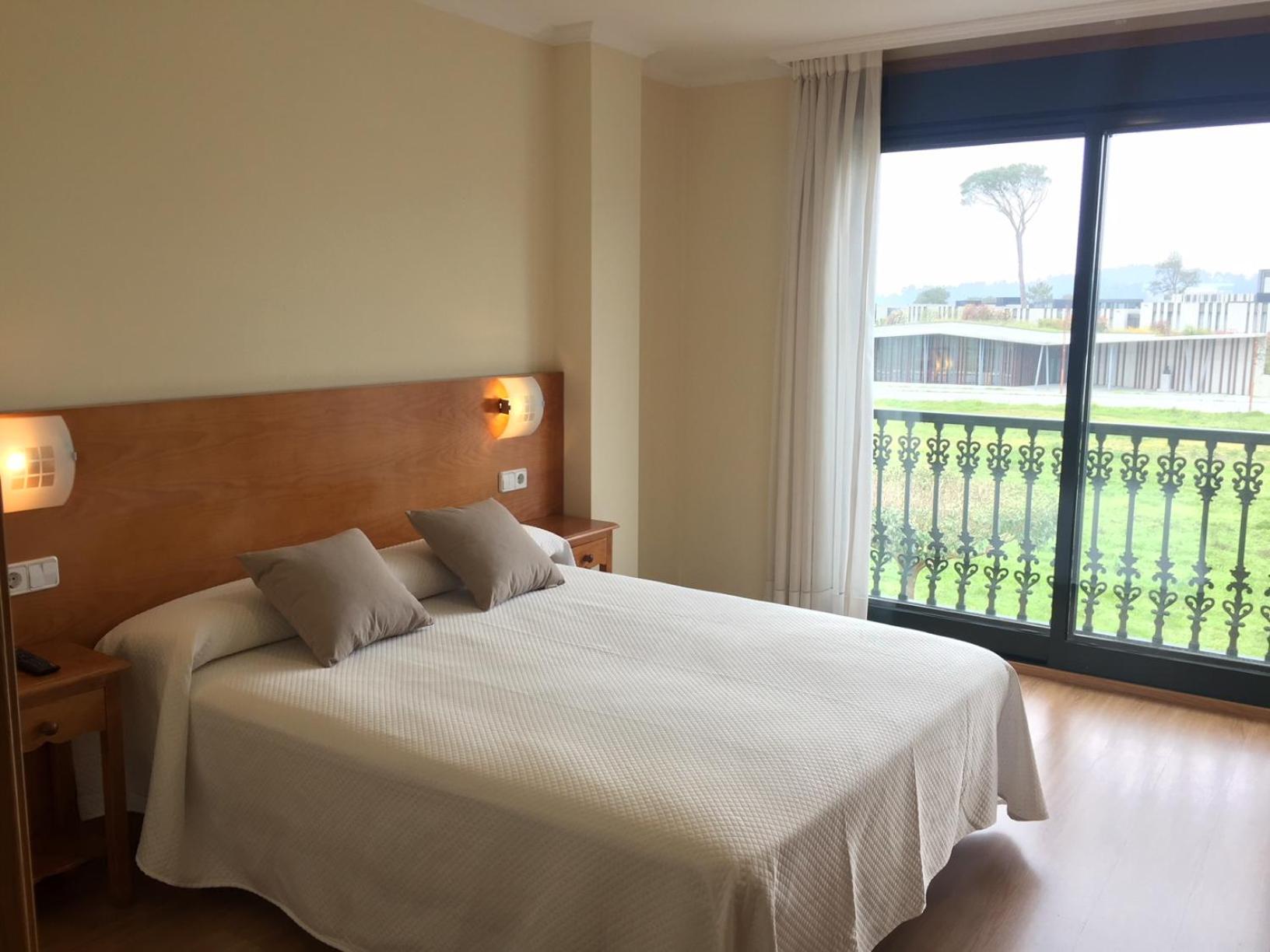 Deluxe Double Room with Balcony photo 2