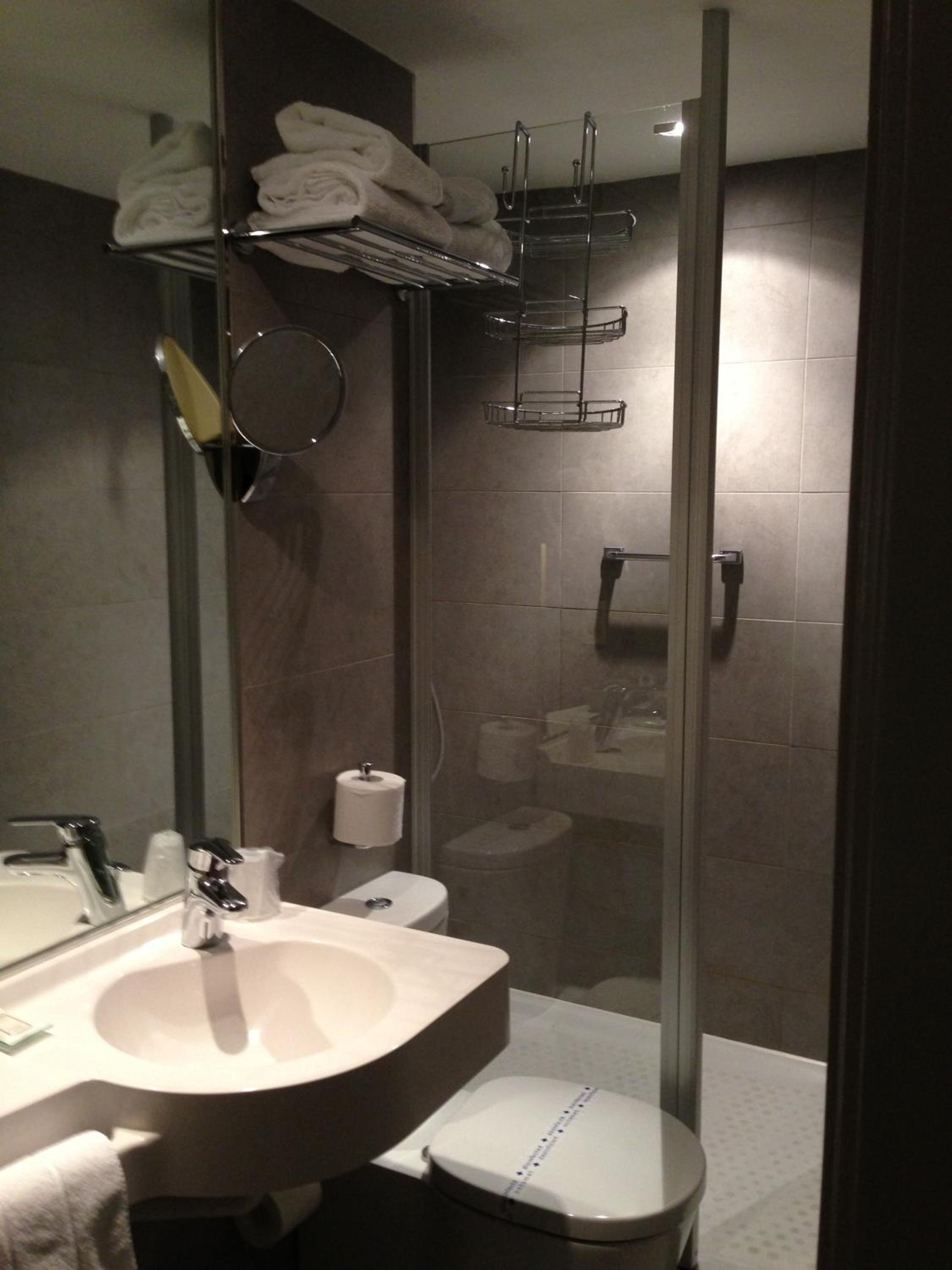 Standard Double Room - Photo 2