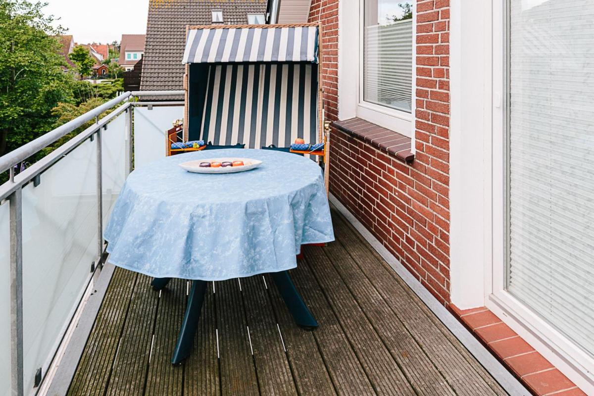Apartment with Balcony photo 2