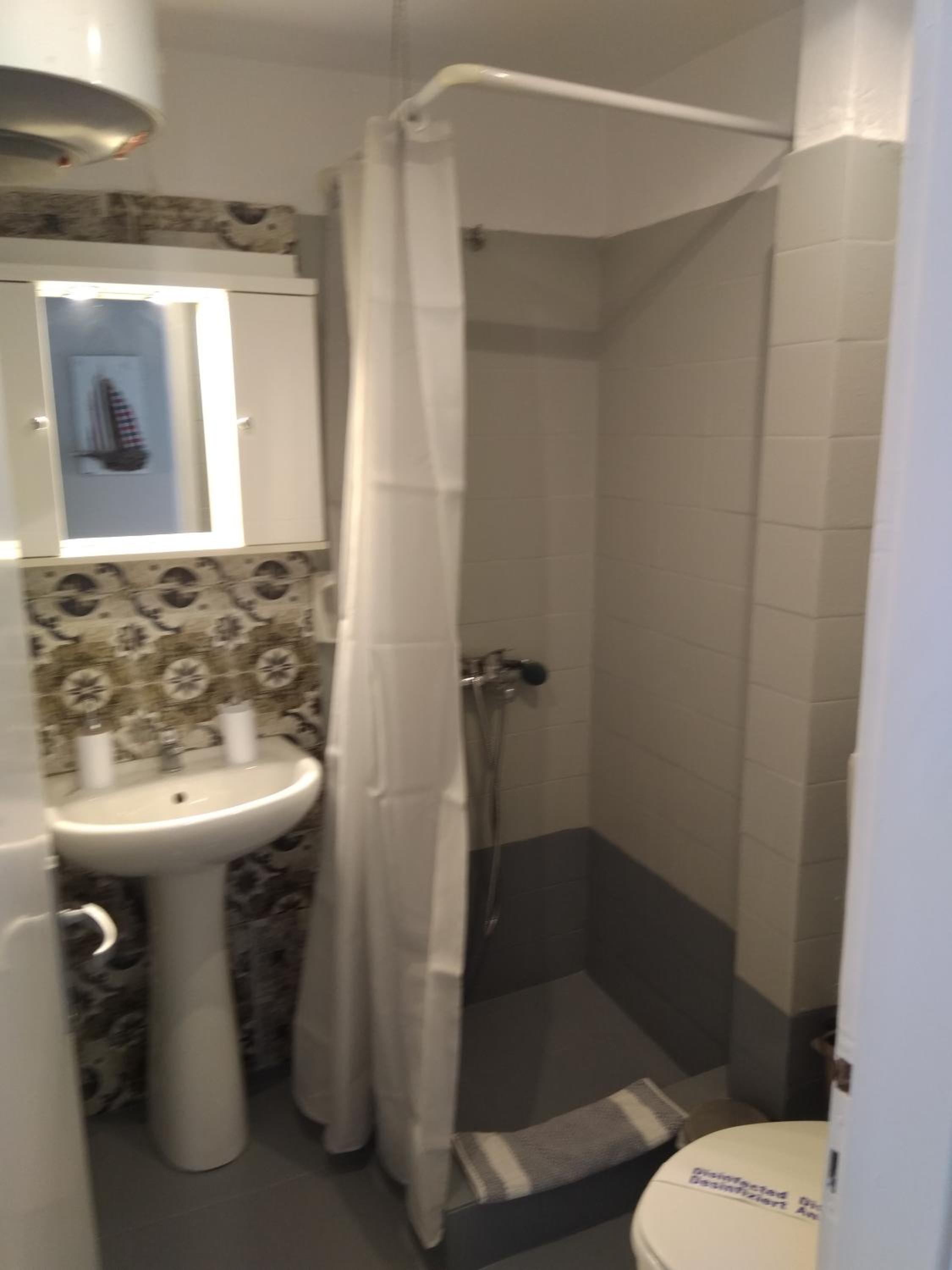 Two-Bedroom Apartment (5 Adults) photo 3
