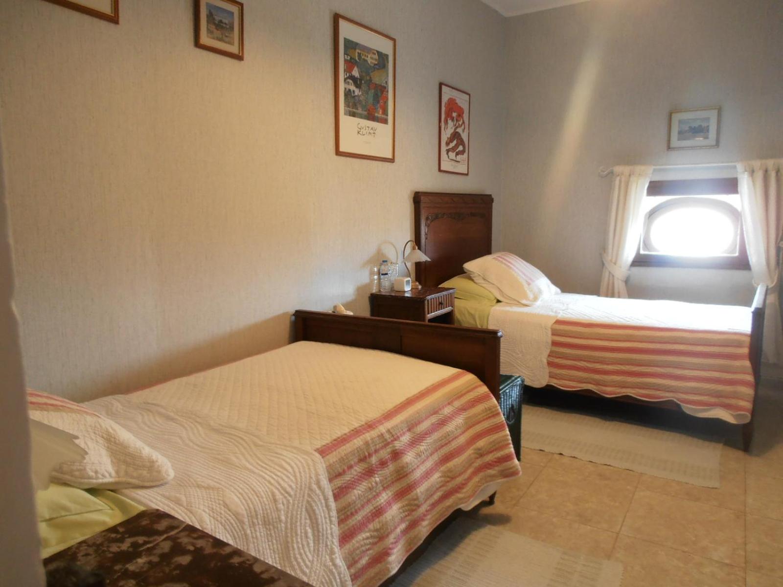 Twin Room with Private Bathroom photo 3