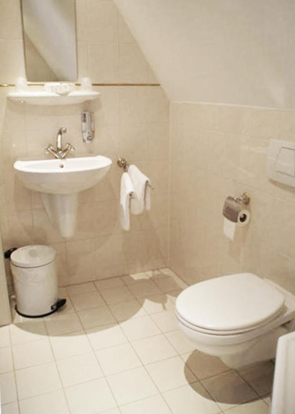 Twin Room with Spa Bath photo 2