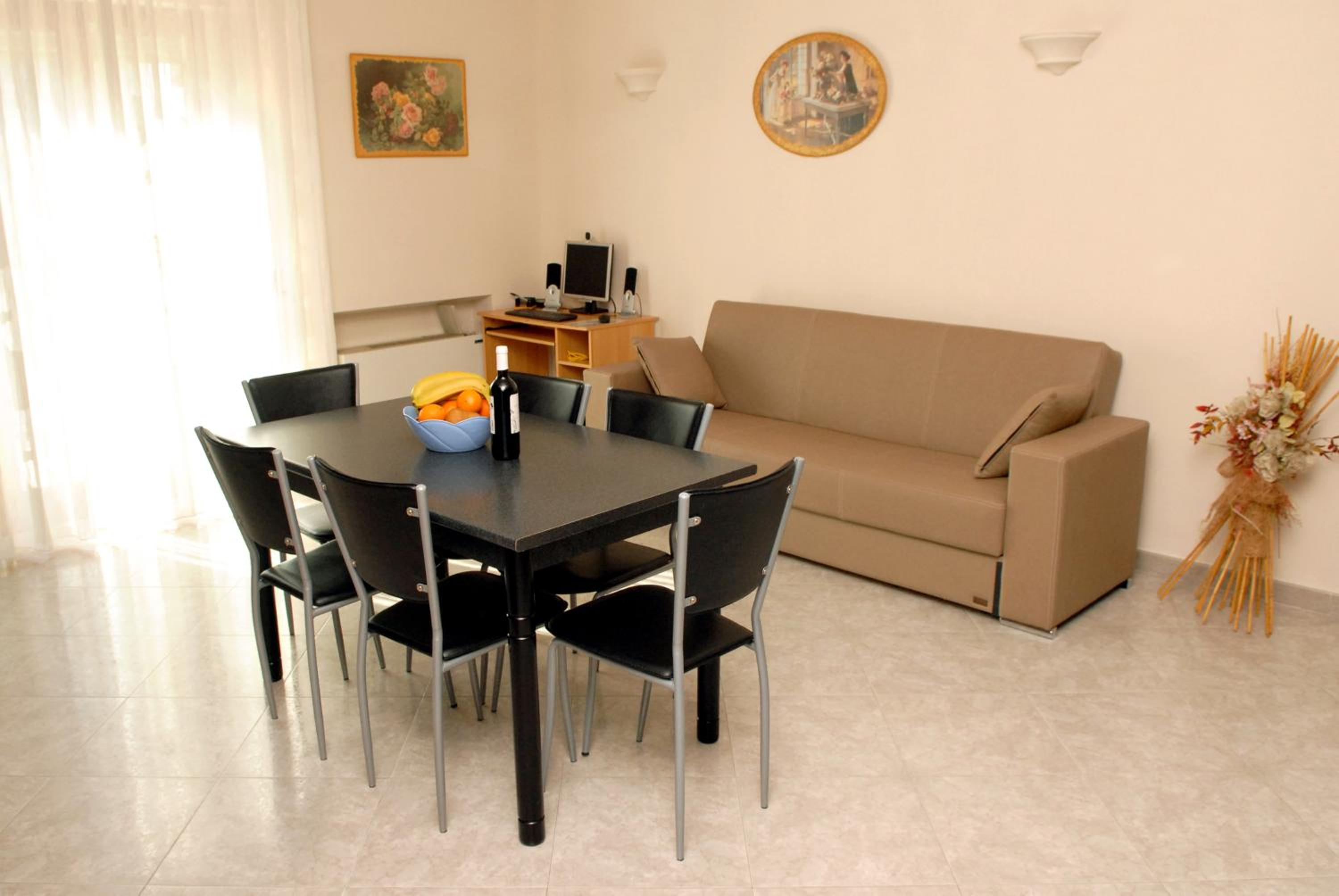 Two-Bedroom Apartment with Balcony photo 3
