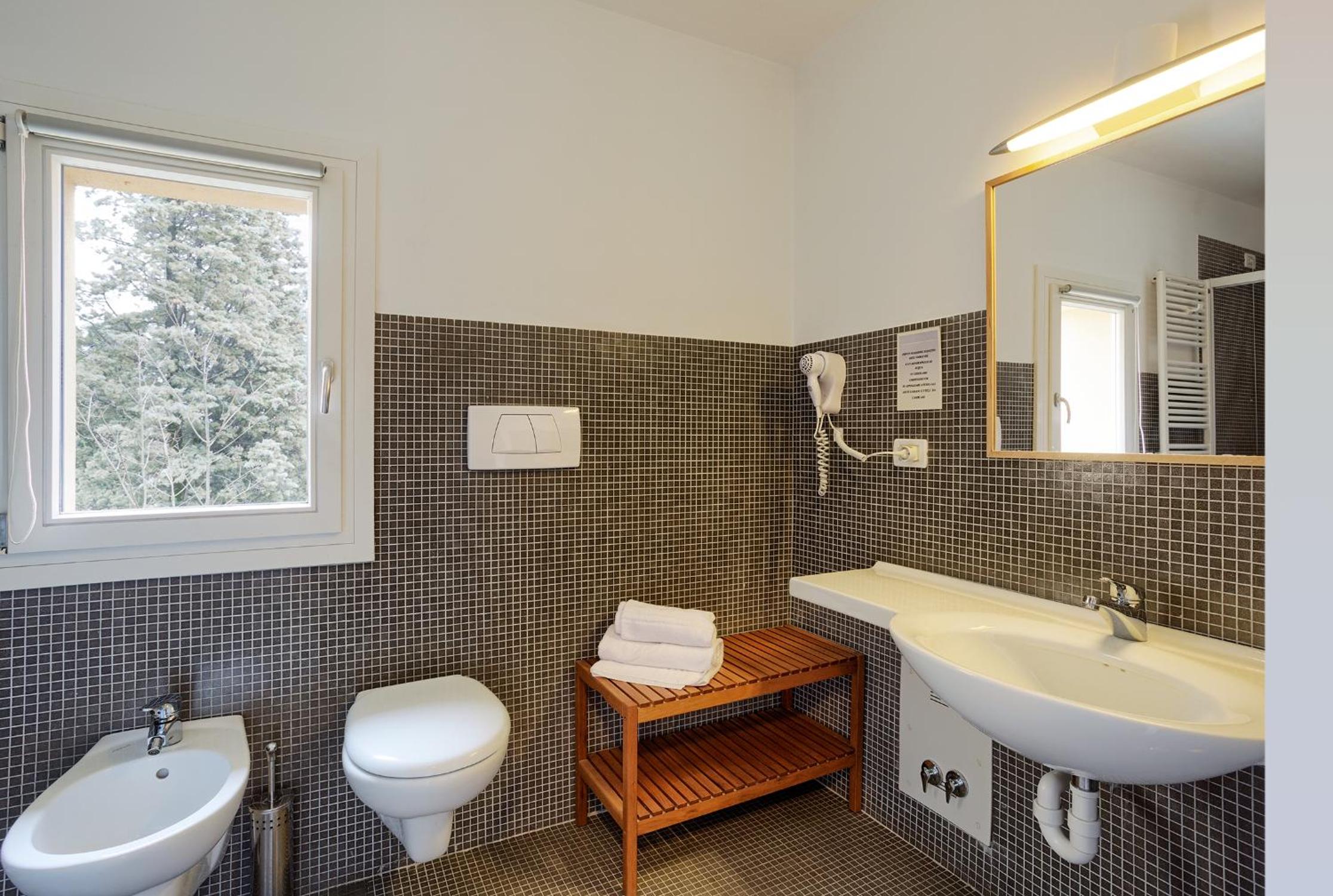 Double Room - Photo 7
