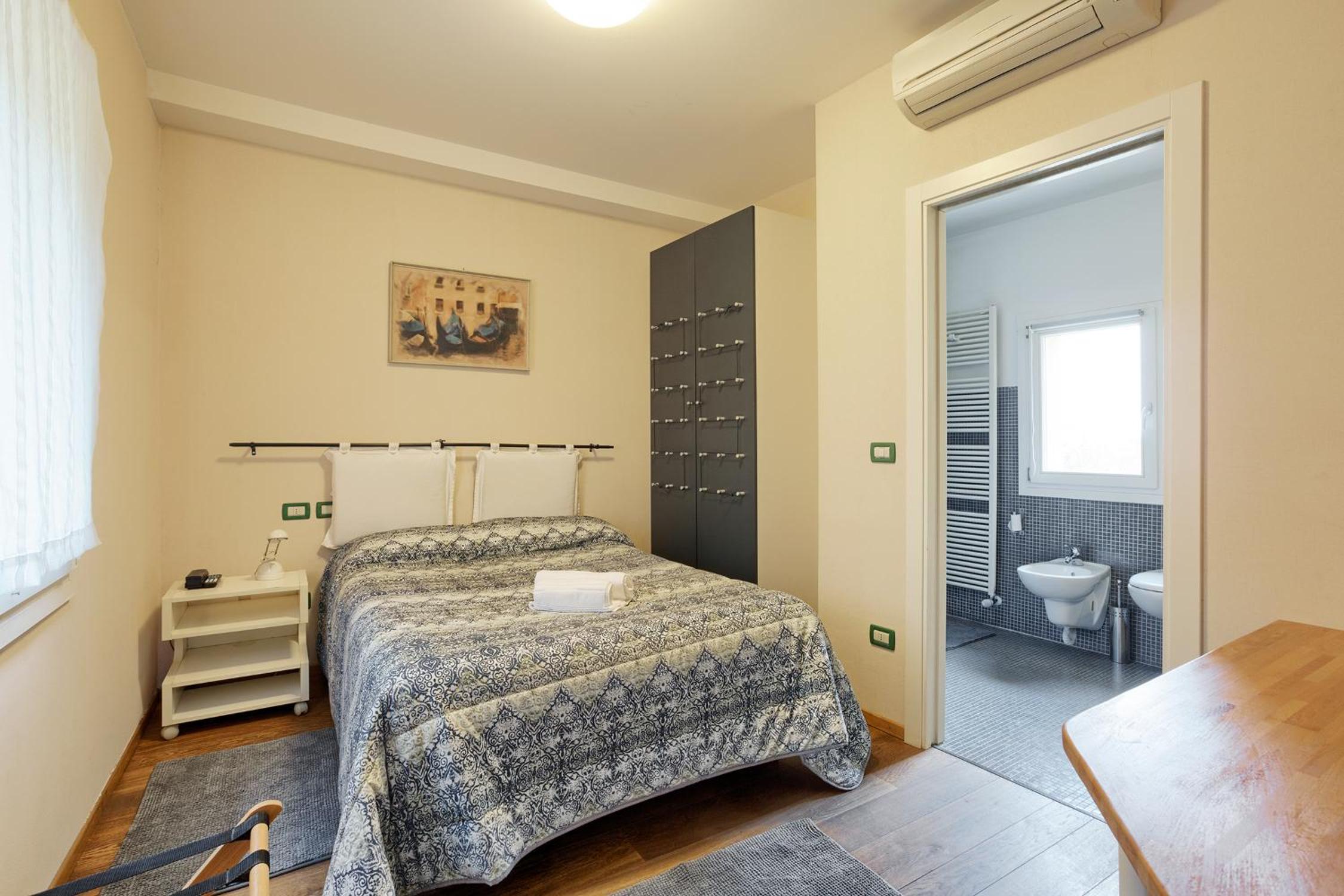 Double Room - Photo 4