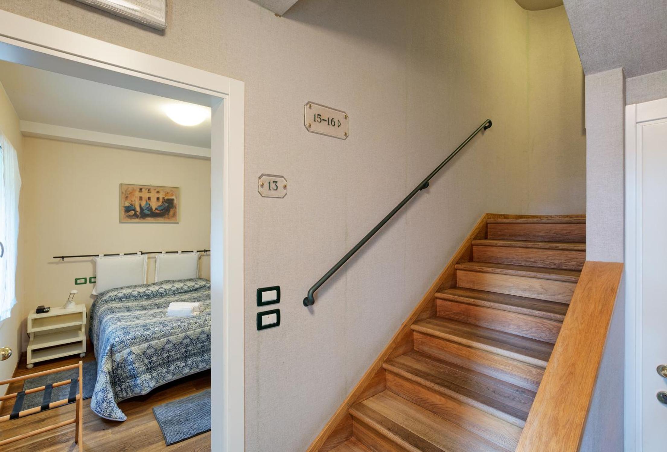 Double Room - Photo 3