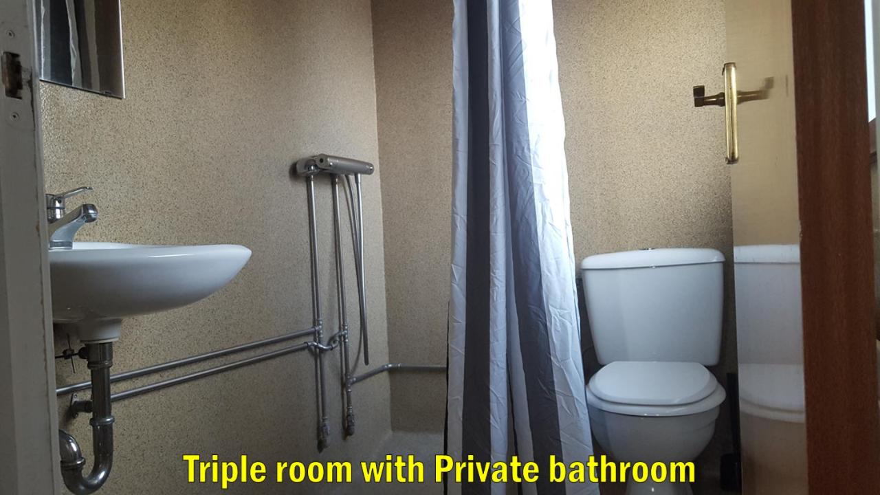 Triple Room with Private Bathroom - Photo 2
