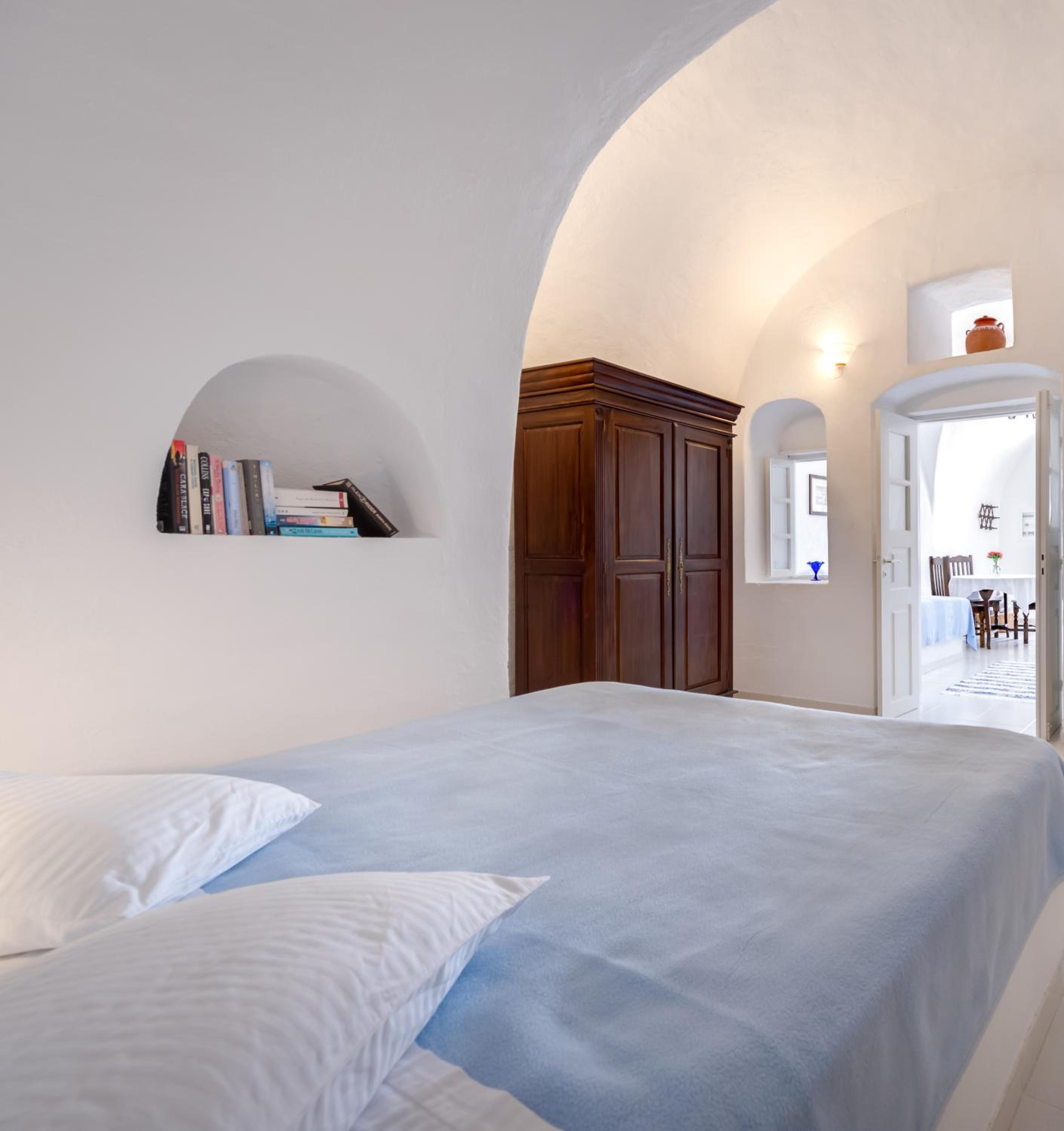 Classic Villa with Caldera View photo 2