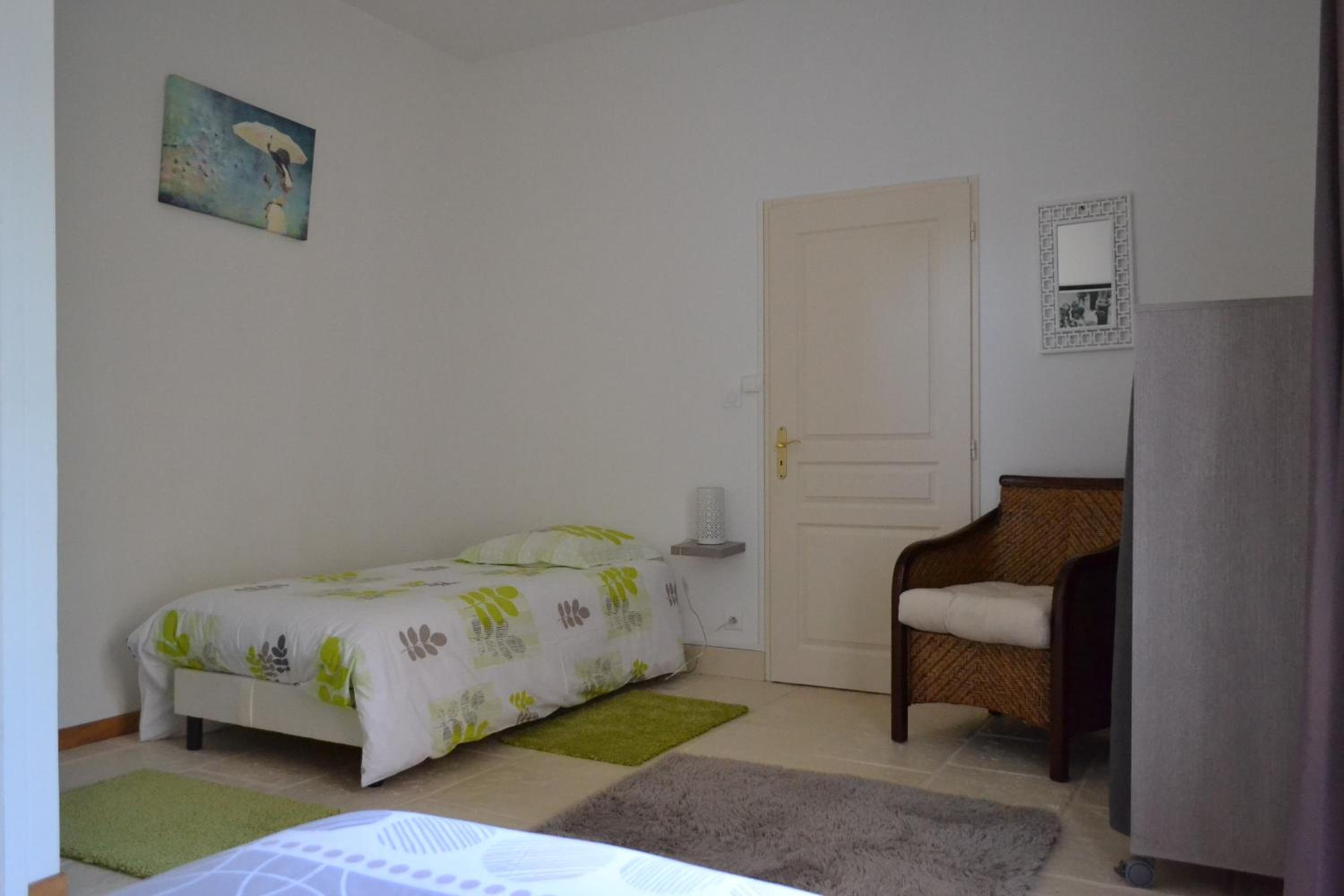 Double Room - Photo 16